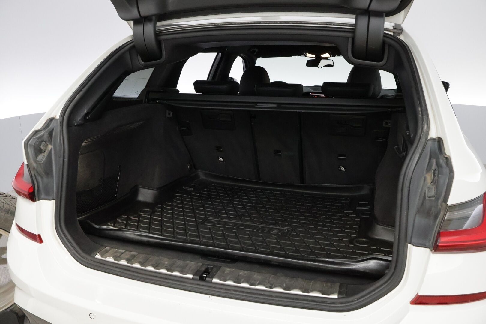 BMW 320 2020 G21 Touring 320d A xDrive Business M Sport MHEV - Adapt.Vakkari | HiFi | Vetokoukku | Nahka-Alcantara | Adapt.LED