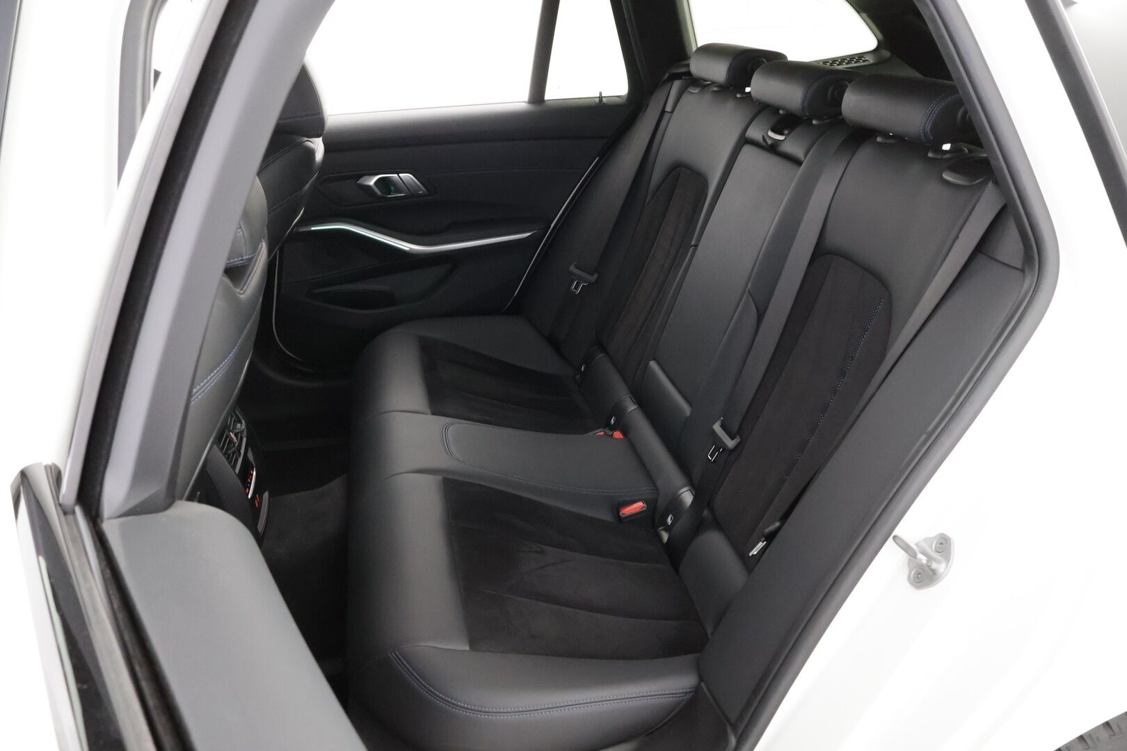 BMW 320 2020 G21 Touring 320d A xDrive Business M Sport MHEV - Adapt.Vakkari | HiFi | Vetokoukku | Nahka-Alcantara | Adapt.LED