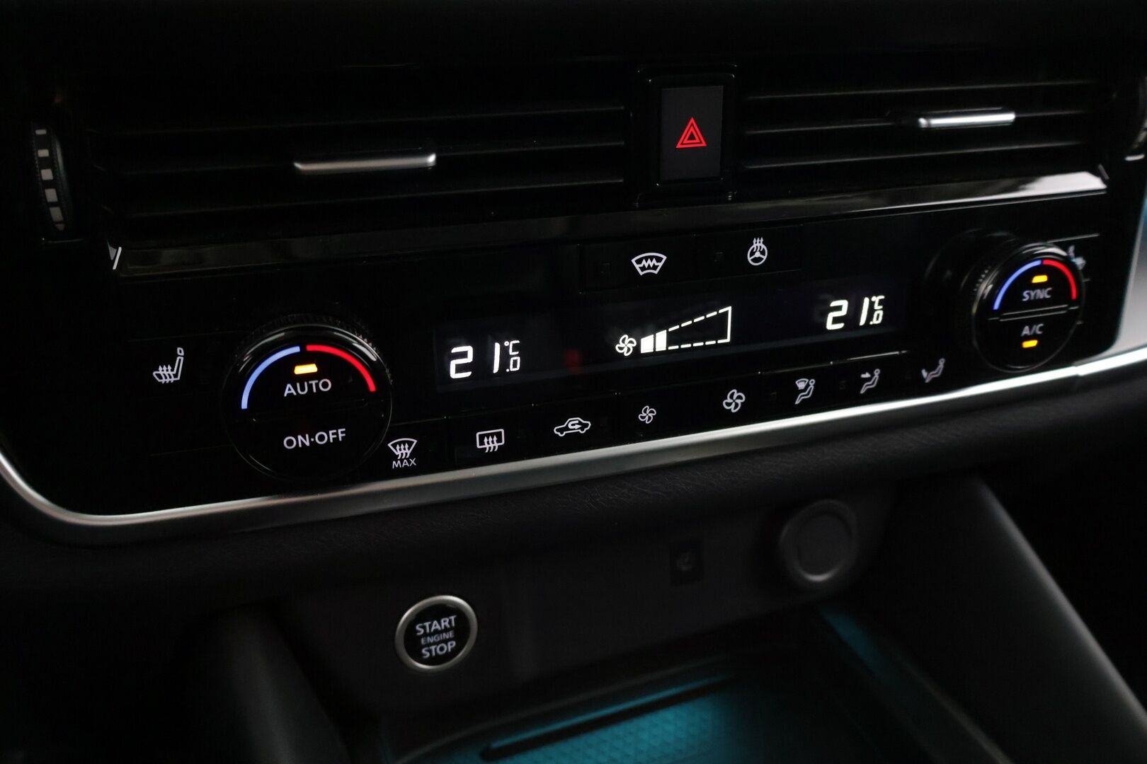 Nissan Qashqai 2025 MHEV 158 Xtronic 2WD N-Connecta 2-tone MY24 - 360* Kamera | P-Kamera | Tutkat | Navi | ACC | Digimittaristo | 1-om Suomi-auto 