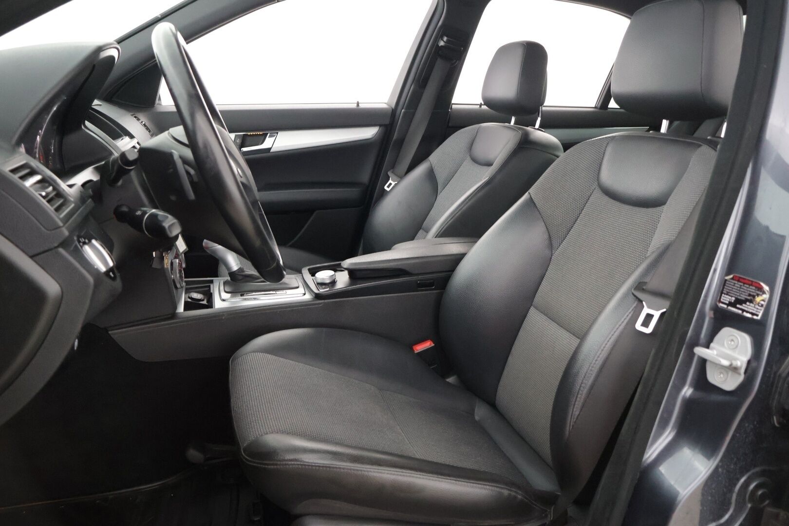 Mercedes-Benz C 2010 180 CGI BE A Premium Business AMG Styling - | Suomiauto | Xenon / Puolinahat | | Vetokoukku | Jakoketju tehty |