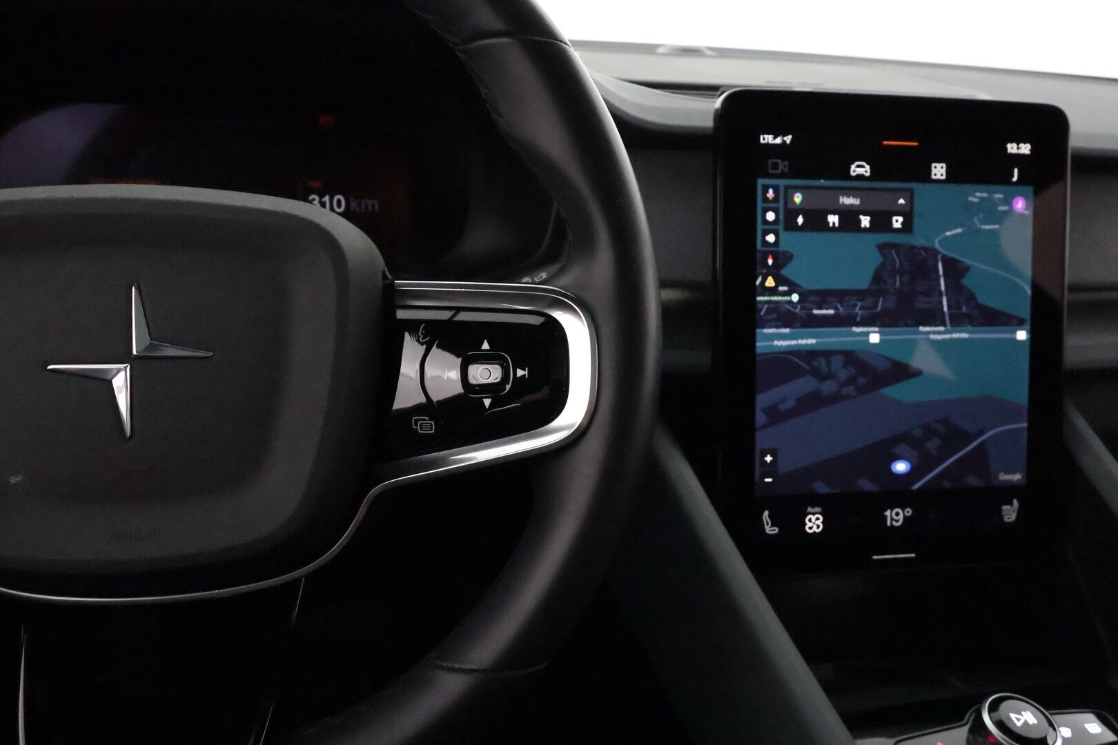 Polestar 2 2021 Launch Edition 300kW *H&K / Lasikatto / Pixel-LED  / ACC / 360° / Koukku / Sportpenkki Muistilla / Navi / Kaistavahti* - Kahdet Polestarin alumiinivanteet / SOH 92% / Pilot&Plus / Puhdas Carvertical / SUPER VARUSTEET!