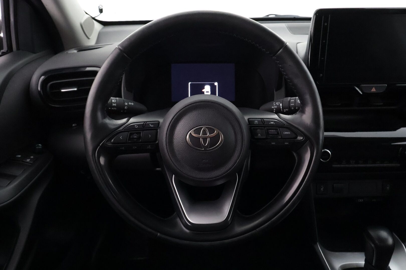 Toyota Yaris Cross 2024 1.5 Hybrid 116 Active - | ACC | Facelift | P.kamera | Lisävalo | Lämm. ratti | Apple & Android | LDA | PCS | PDA | 1-om suomiauto | Merkkihuollot | ALV | 