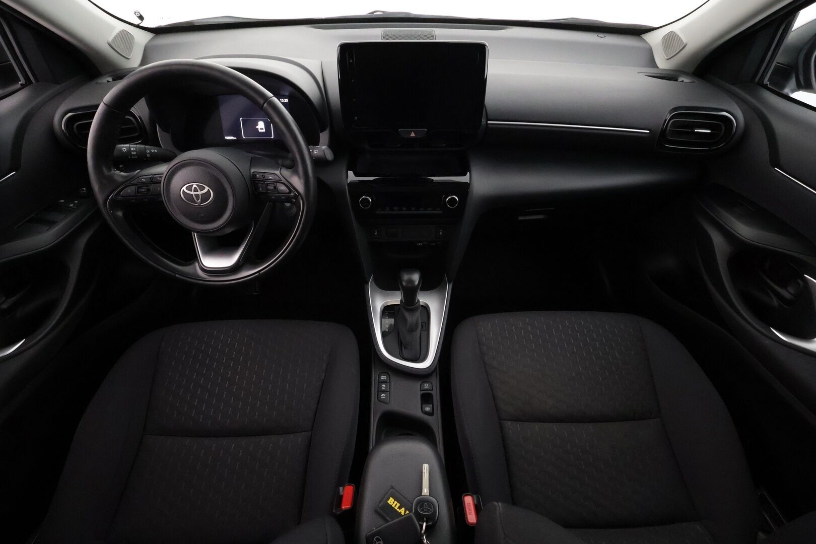 Toyota Yaris Cross 2024 1.5 Hybrid 116 Active - | ACC | Facelift | P.kamera | Lisävalo | Lämm. ratti | Apple & Android | LDA | PCS | PDA | 1-om suomiauto | Merkkihuollot | ALV | 