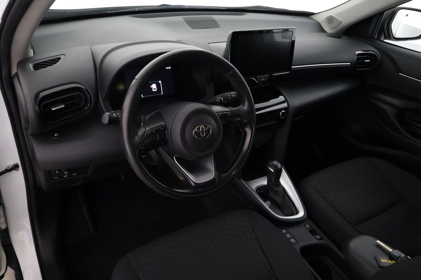 Toyota Yaris Cross 2024 1.5 Hybrid 116 Active - | ACC | Facelift | P.kamera | Lisävalo | Lämm. ratti | Apple & Android | LDA | PCS | PDA | 1-om suomiauto | Merkkihuollot | ALV | 