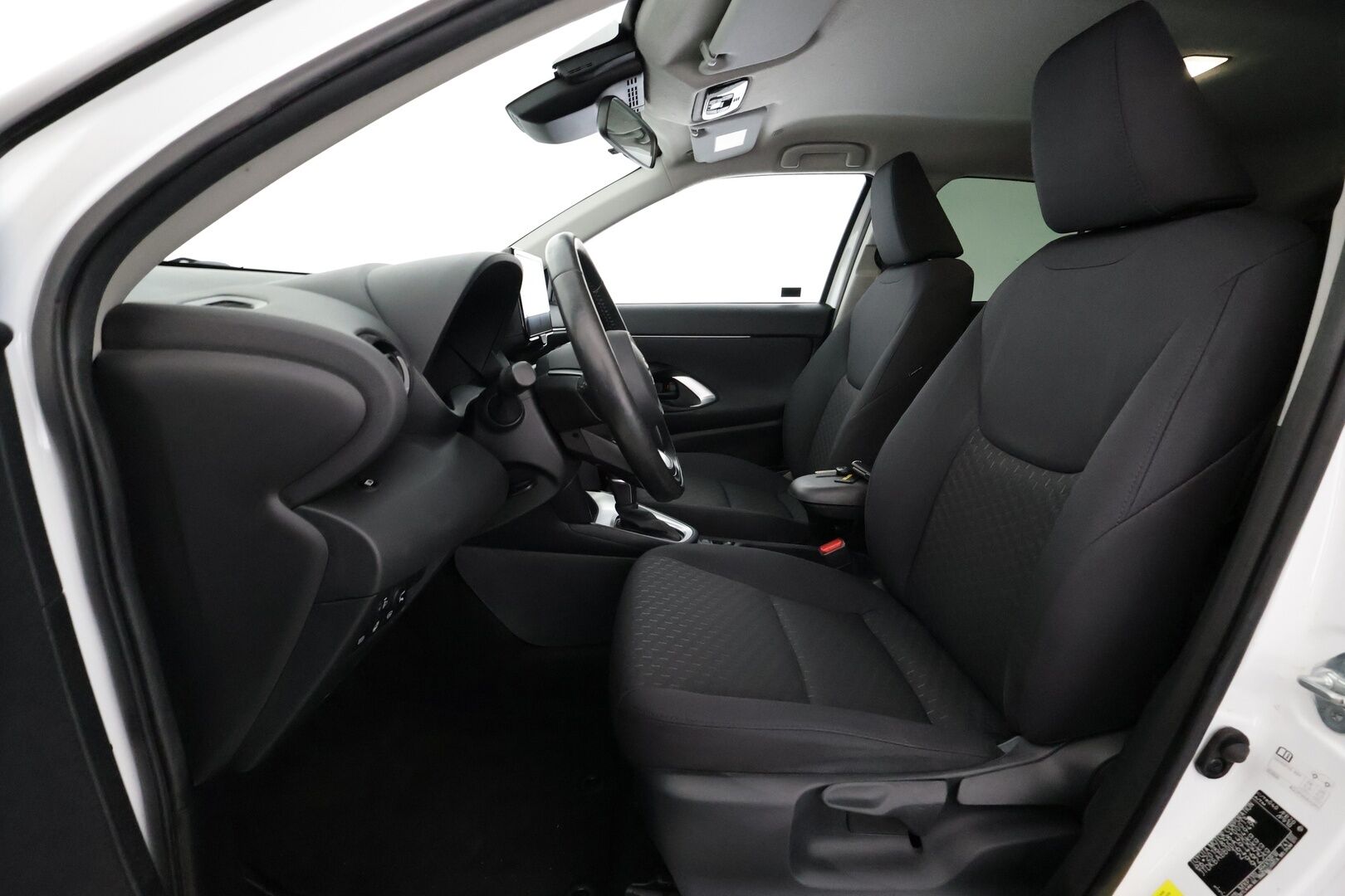 Toyota Yaris Cross 2024 1.5 Hybrid 116 Active - | ACC | Facelift | P.kamera | Lisävalo | Lämm. ratti | Apple & Android | LDA | PCS | PDA | 1-om suomiauto | Merkkihuollot | ALV | 