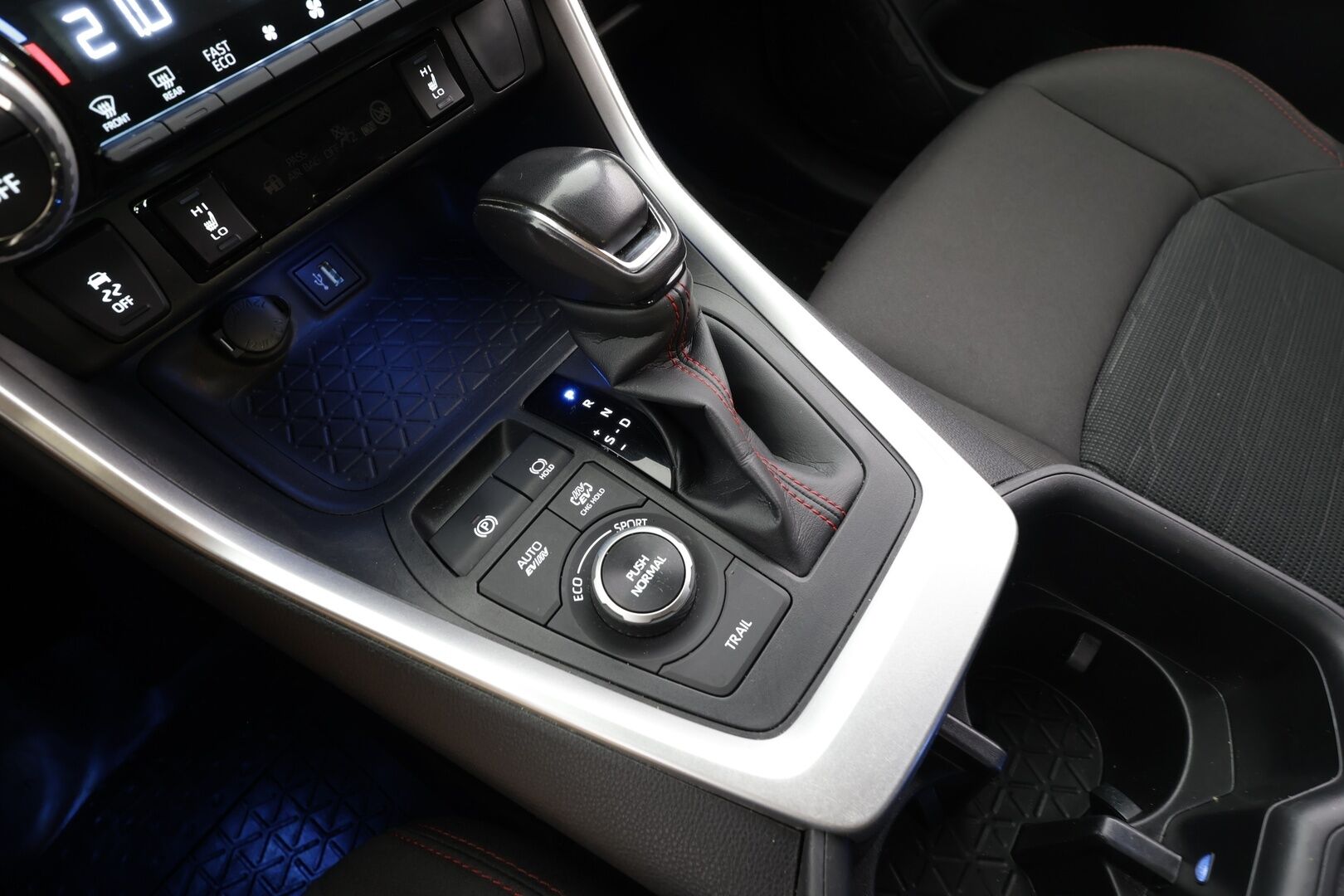 Toyota RAV4 Plug-in 2024 2,5 Hybrid AWD-i Active Plus Anniversary Edition - | ACC | LED | P.Kamera | Sähköpenkki | Katveavustin | Navi | Kaistavahti | Keyless | Sisätilanlämmitin | Apple&Android | Ratinlämmitys | 1-om Suomi-auto | 2x Latauskaapelit |
