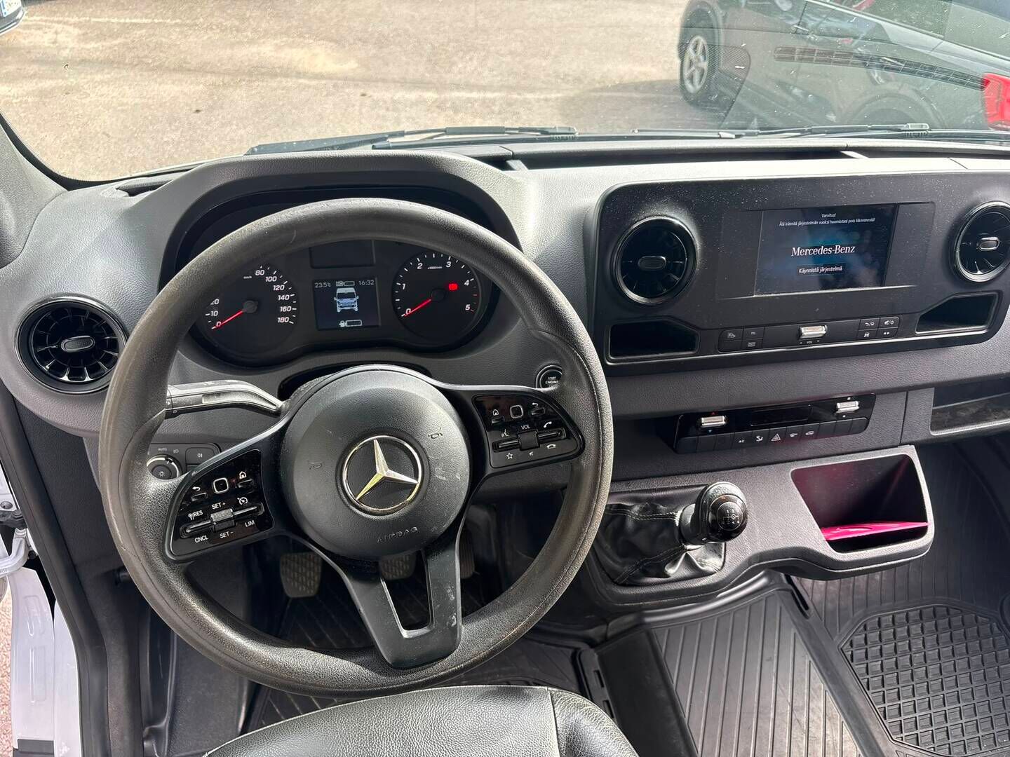 Mercedes-Benz Sprinter 2019 216CDI-3,2/32 KB normaali A1 - | Vakionopeudensäädin | P-Kamera | Apple&Android | Jääkaappi | Mikro |