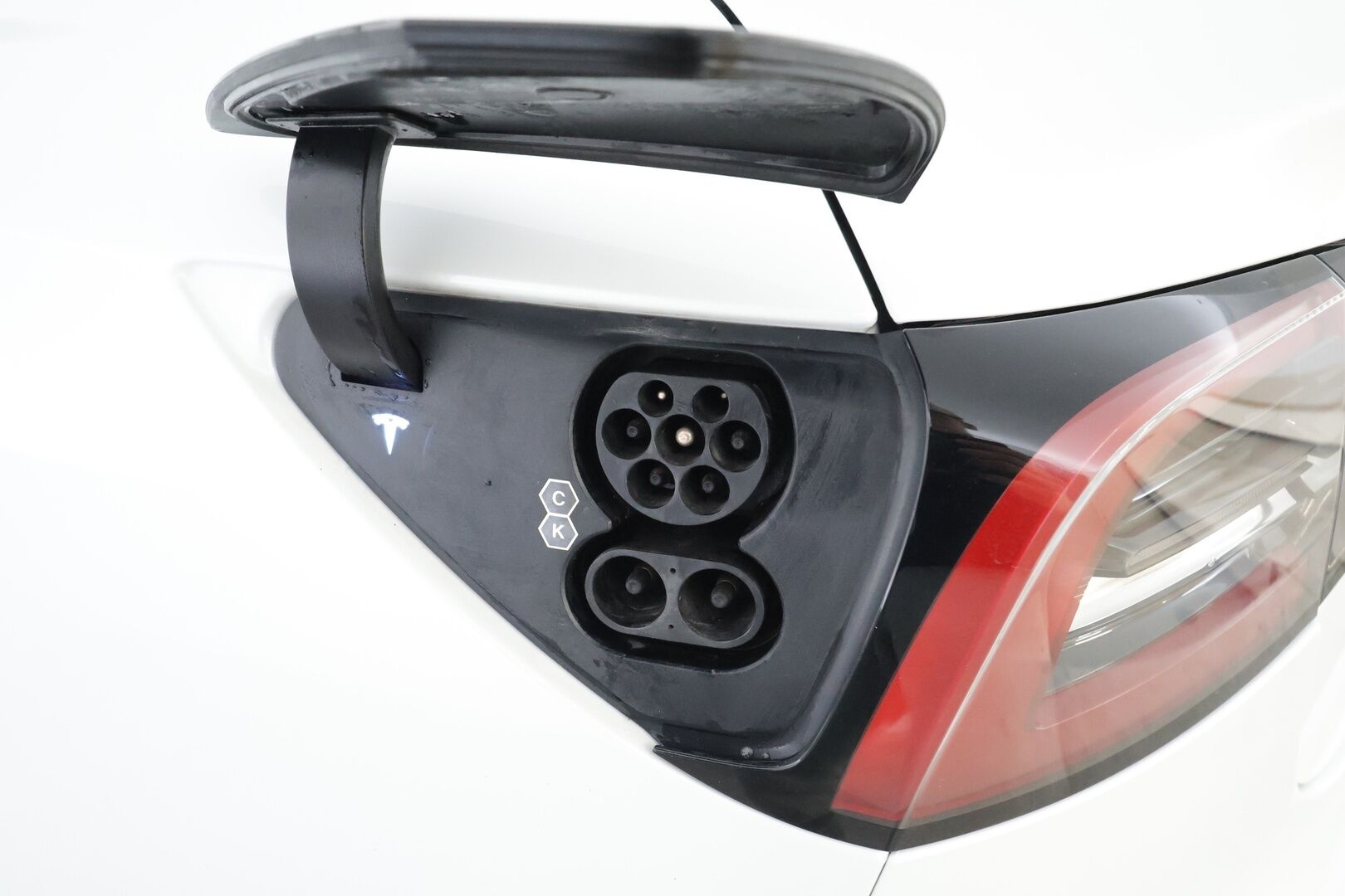 Tesla Model 3 2023 Long Range Dual Motor * Lasikatto / ILP / ACC / Matrix-LED / Muistipenkki / P.kamera / Premium Audio / Navi * - 2x Latauskaapelit - HULLUT AVAJAISHULINAT KORKOTARJOUS 3,29 %