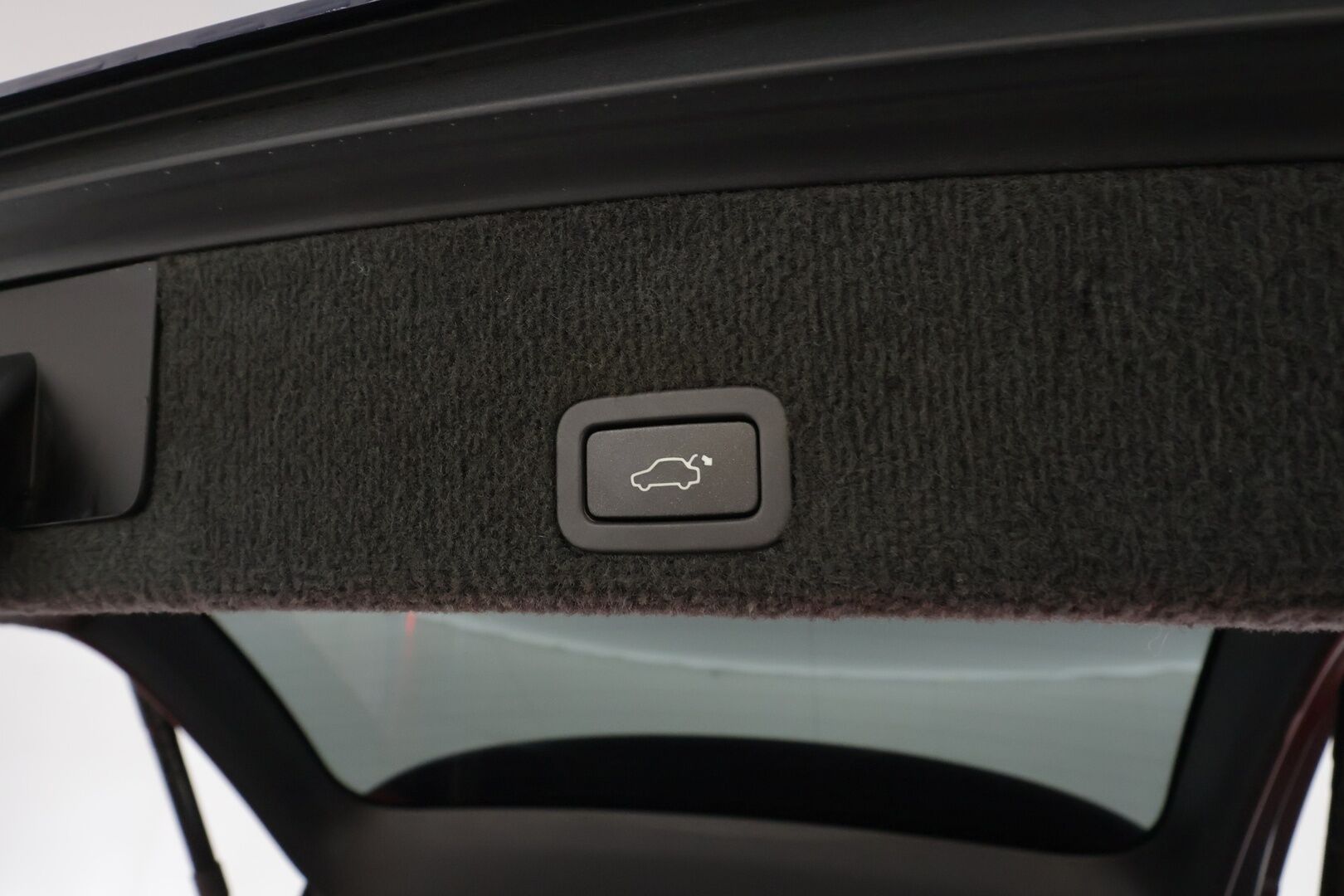 Volvo XC60 2016 D4 AWD Ocean Race aut * Webasto / Koukku / ACC / Panorama / Xenon / P.Tutkat / Navi / Kaistavahti * - Kahdet renkaat aluvanteilla