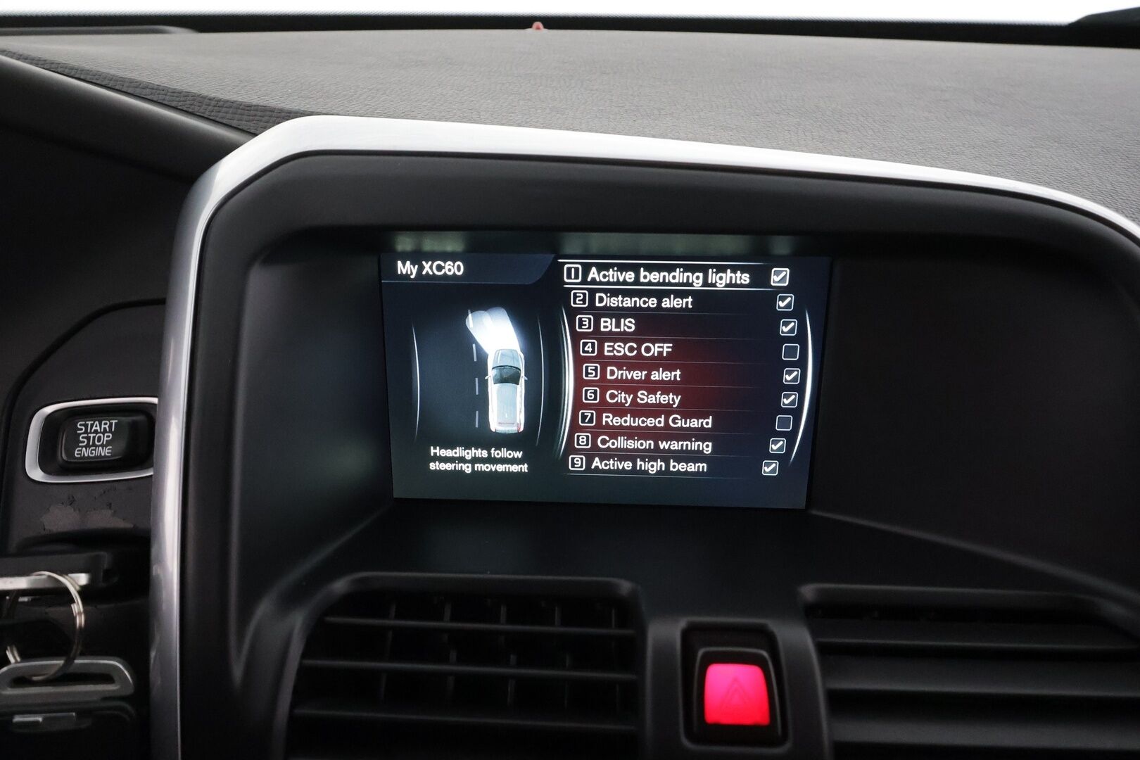 Volvo XC60 2016 D4 AWD Ocean Race aut * Webasto / Koukku / ACC / Panorama / Xenon / P.Tutkat / Navi / Kaistavahti * - Katsastettu 2/2026 / Viimeisin huolto 213tkm / Kahdet renkaat aluvanteilla