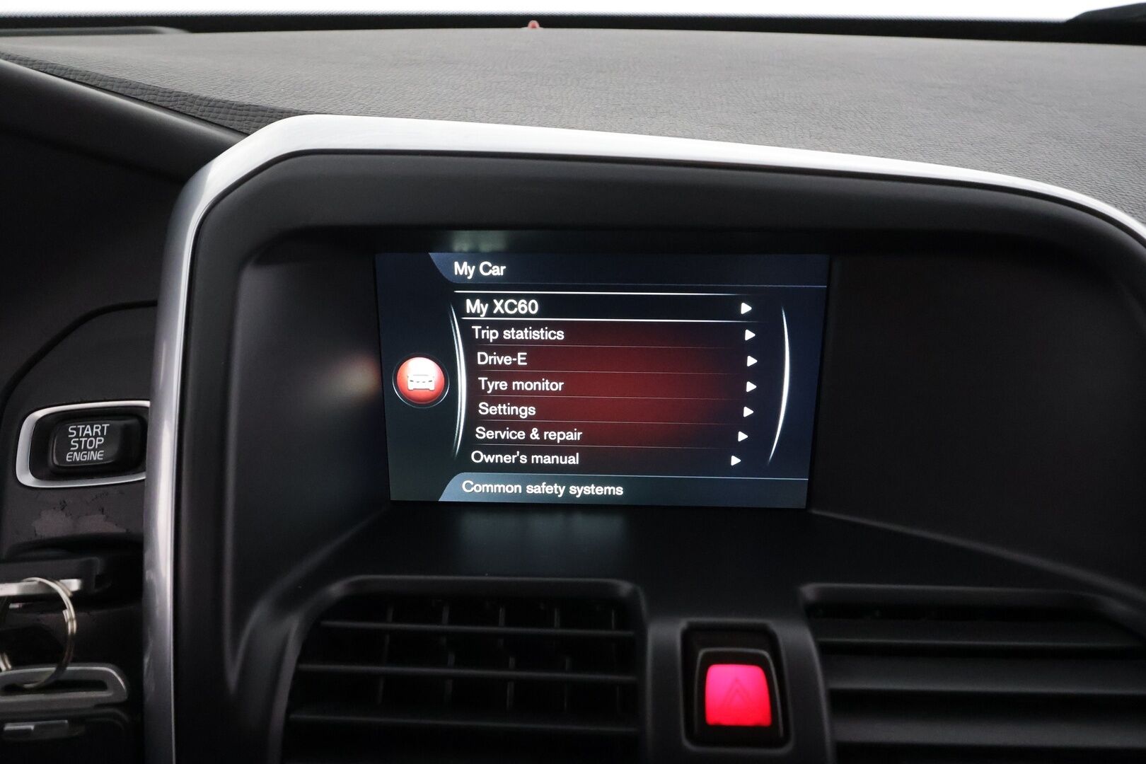 Volvo XC60 2016 D4 AWD Ocean Race aut * Webasto / Koukku / ACC / Panorama / Xenon / P.Tutkat / Navi / Kaistavahti * - Kahdet renkaat aluvanteilla