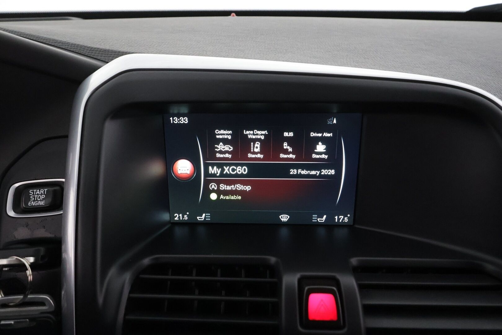 Volvo XC60 2016 D4 AWD Ocean Race aut * Webasto / Koukku / ACC / Panorama / Xenon / P.Tutkat / Navi / Kaistavahti * - Kahdet renkaat aluvanteilla