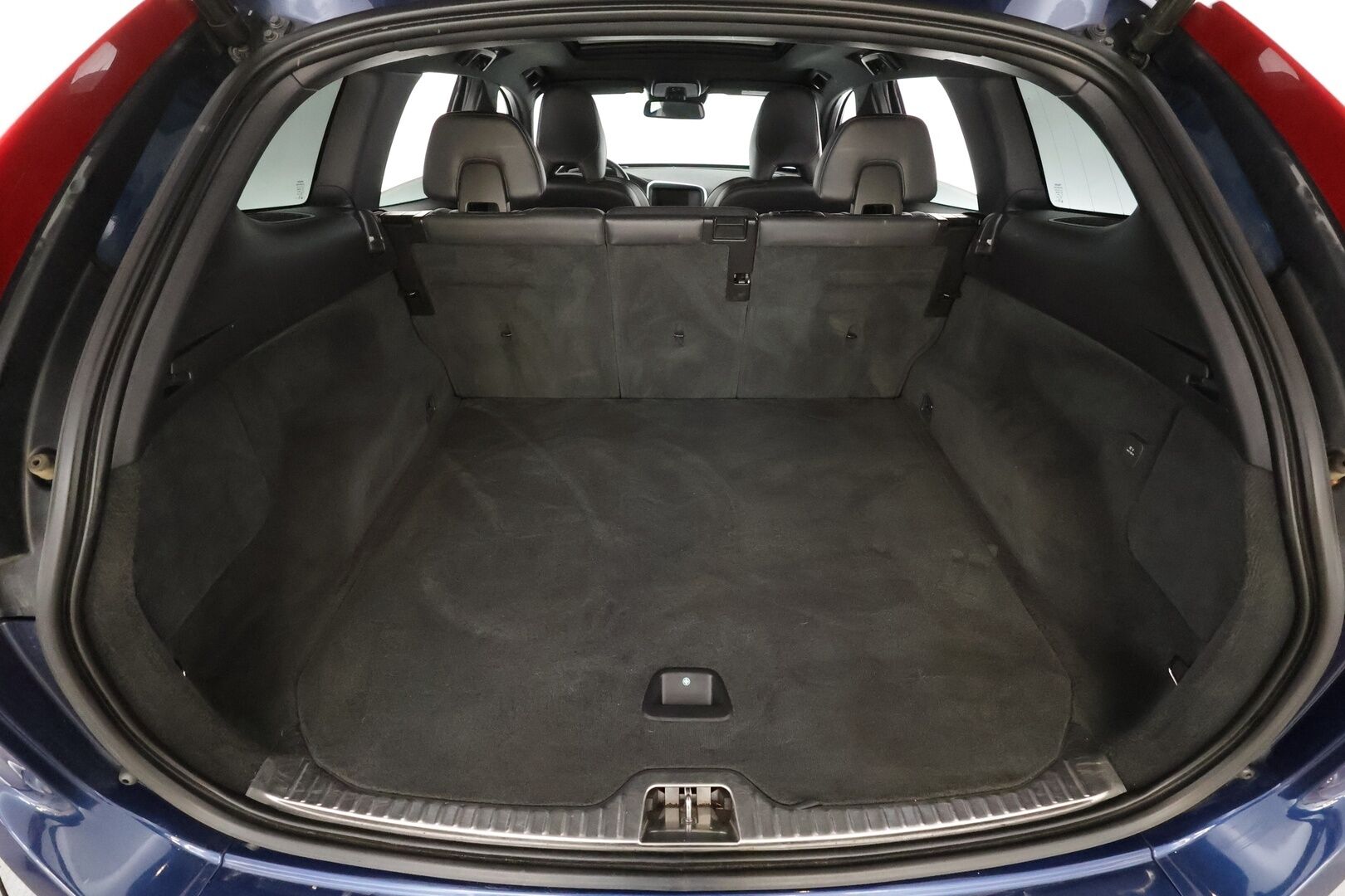 Volvo XC60 2016 D4 AWD Ocean Race aut * Webasto / Koukku / ACC / Panorama / Xenon / P.Tutkat / Navi / Kaistavahti * - Katsastettu 2/2026 / Viimeisin huolto 213tkm / Kahdet renkaat aluvanteilla