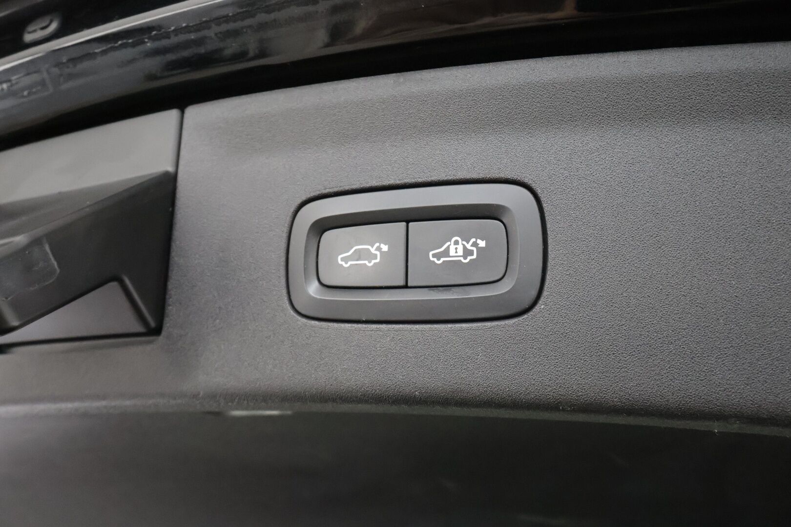 Polestar 2 2022 Standard Range Single Motor * ACC / Pilot&Plus / ILP / Muistipenkki / H&K / Koukku * - Merkkihuollettu