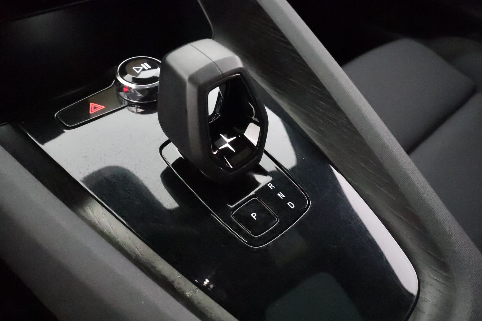 Polestar 2 2022 Standard Range Single Motor * ACC / Pilot&Plus / ILP / Muistipenkki / H&K / Koukku * - Merkkihuollettu