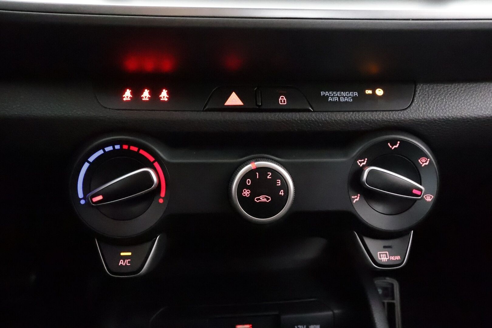 Kia Stonic 2025 1,0 T-GDI 100hv LX DCT - | Vakkari | Lohko | P.Kamera | Ratinlämmitys | Navi | Digimittaristo | 1.Om suomi-auto | Kahdet Renkaat |