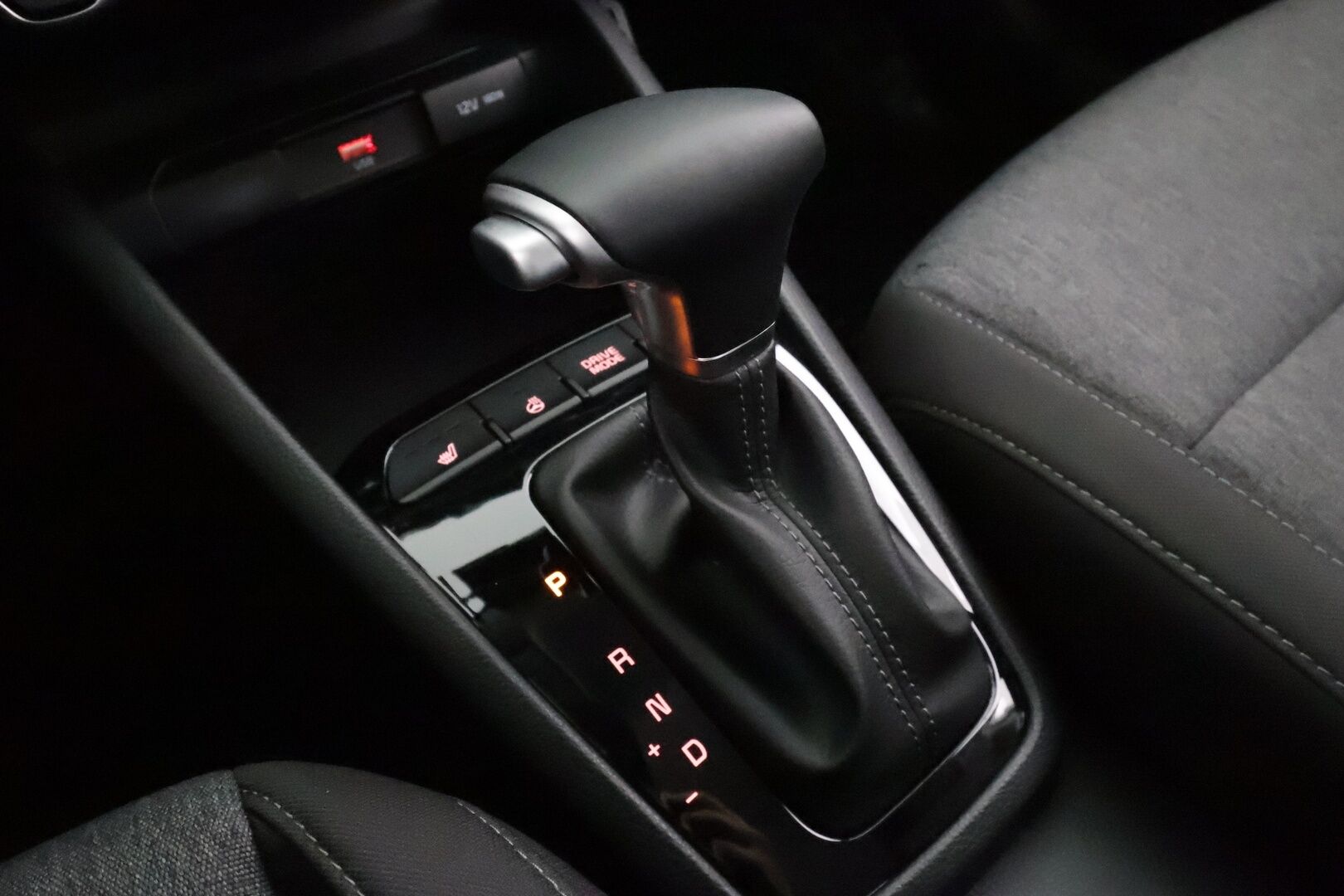 Kia Stonic 2025 1,0 T-GDI 100hv LX DCT - | Vakkari | Lohko | P.Kamera | Ratinlämmitys | Navi | Digimittaristo | 1.Om suomi-auto | Kahdet Renkaat |