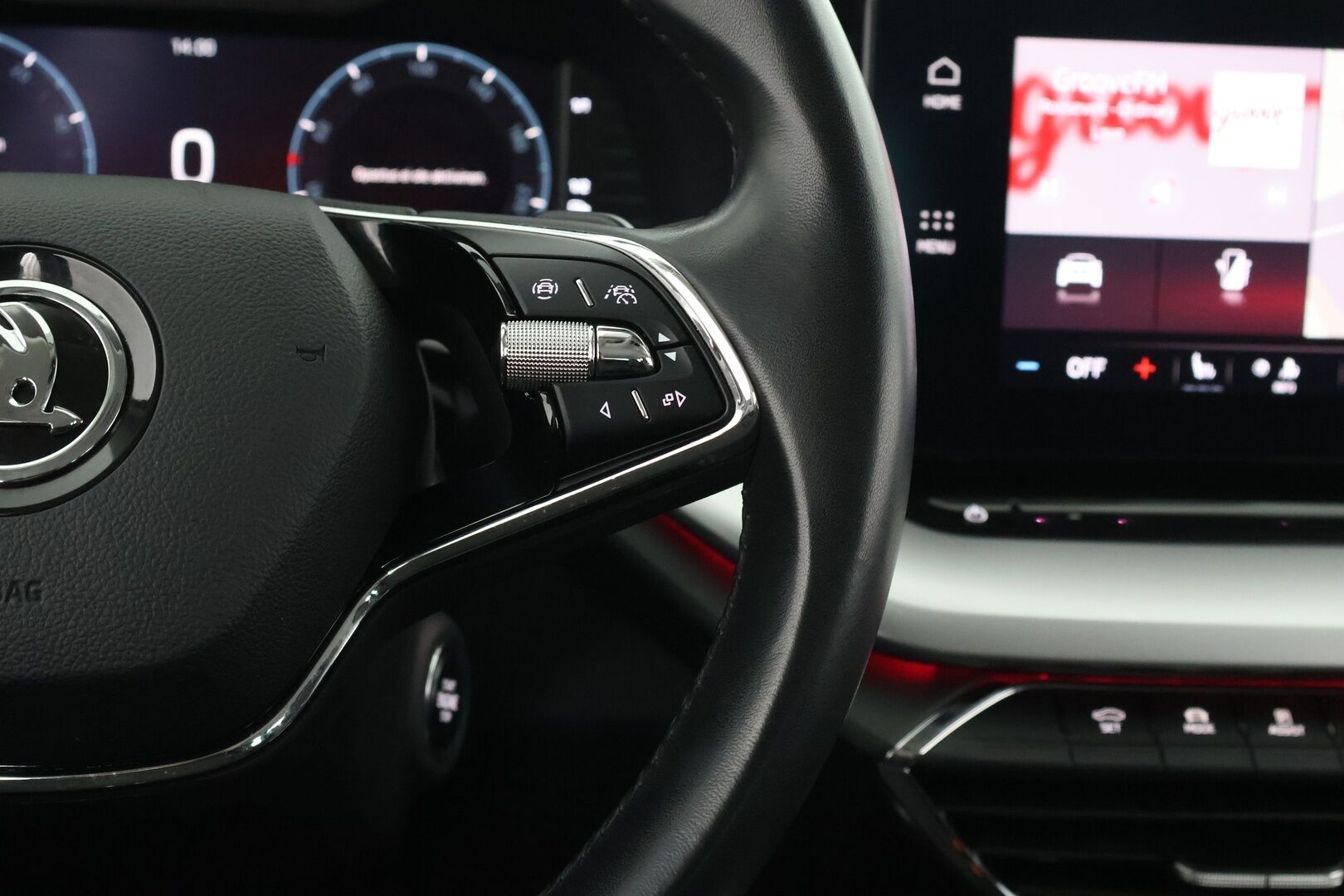 Skoda Octavia 2022 Combi 1.4 TSI PHEV Style iV DSG Autom. - ACC | Muistipenkki | Webasto | HUD | P. Kamera | BLIS | Ambiente | SoH 95,4%! | Kaistavahti | Lämm. ratti | Juuri huollettu!