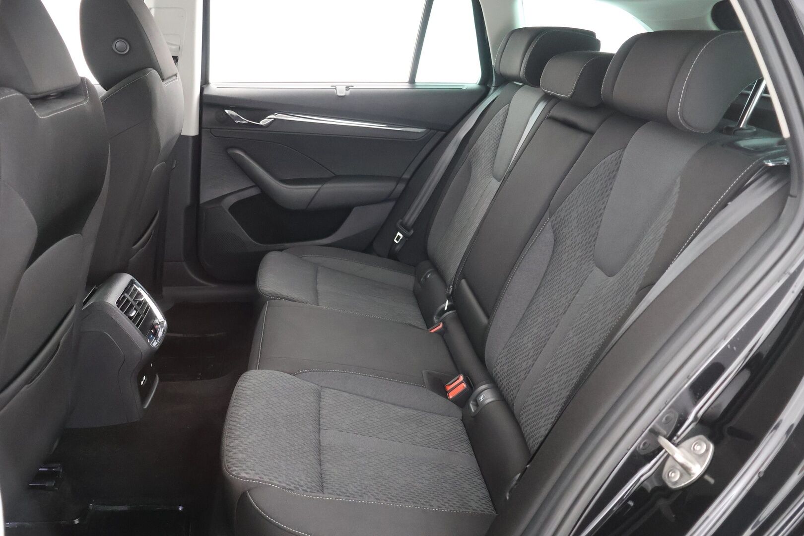 Skoda Octavia 2022 Combi 1.4 TSI PHEV Style iV DSG Autom. - ACC | Muistipenkki | Webasto | HUD | P. Kamera | BLIS | Ambiente | SoH 95,4%! | Kaistavahti | Lämm. ratti | Juuri huollettu!