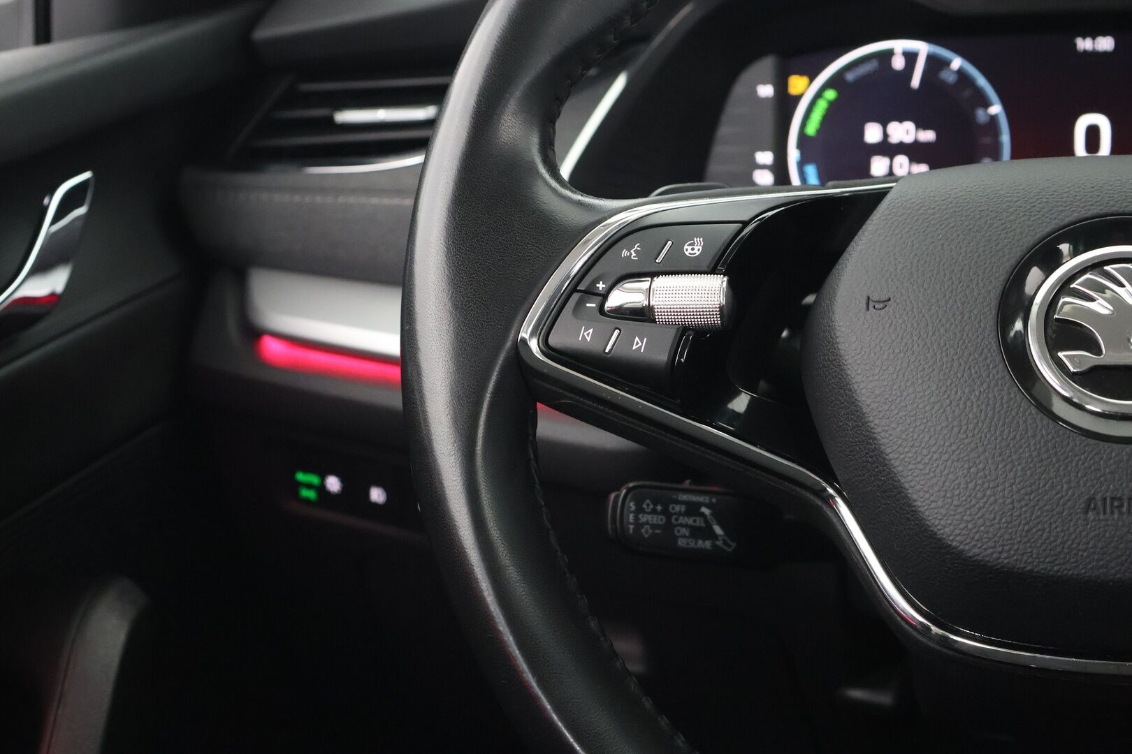 Skoda Octavia 2022 Combi 1.4 TSI PHEV Style iV DSG Autom. - ACC | Muistipenkki | Webasto | HUD | P. Kamera | BLIS | Ambiente | SoH 95,4%! | Kaistavahti | Lämm. ratti | Juuri huollettu!