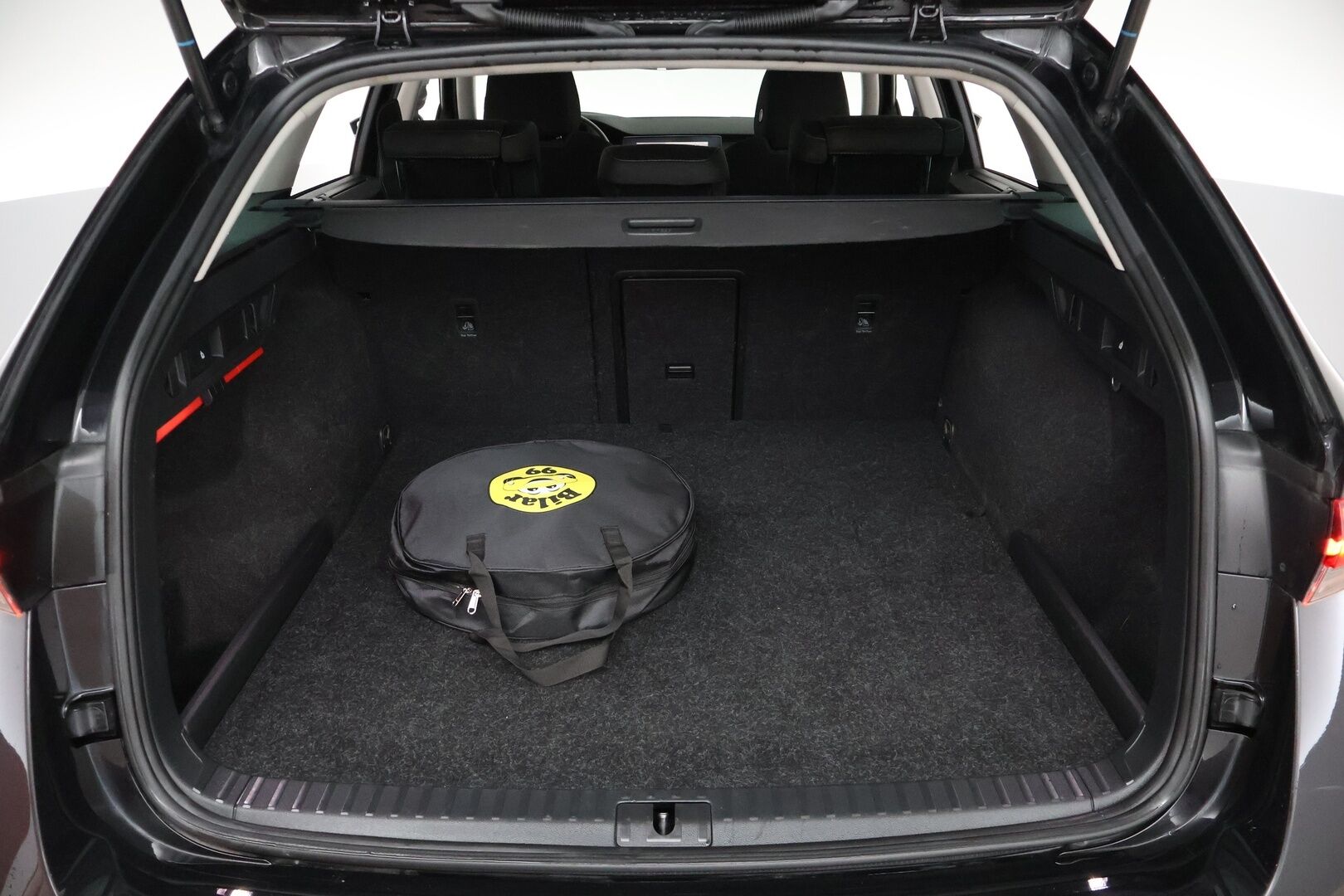 Skoda Octavia 2022 Combi 1.4 TSI PHEV Style iV DSG Autom. - ACC | Muistipenkki | Webasto | HUD | P. Kamera | BLIS | Ambiente | SoH 95,4%! | Kaistavahti | Lämm. ratti | Juuri huollettu!
