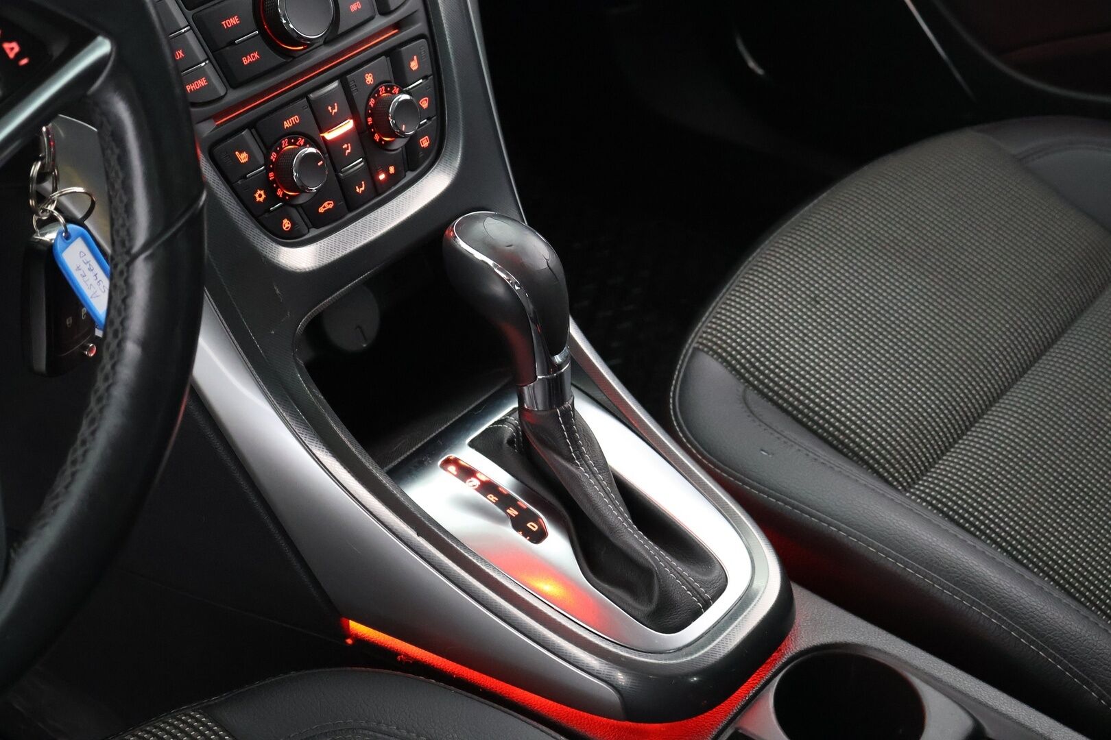 Opel Astra 2011 Astra 5-ov 1,4Turbo 103kw AT6 - Myydään  Huutokaupat.com - Vakkari | Ratinlämmitys | 2x renkaat 