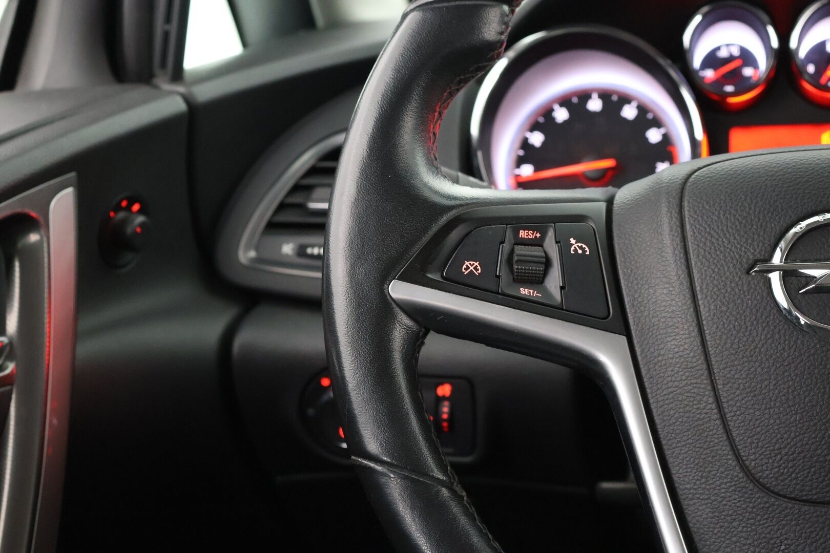 Opel Astra 2011 Astra 5-ov 1,4Turbo 103kw AT6 - Myydään  Huutokaupat.com - Vakkari | Ratinlämmitys | 2x renkaat 