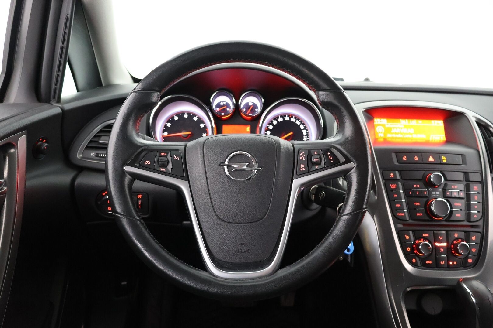 Opel Astra 2011 Astra 5-ov 1,4Turbo 103kw AT6 - Myydään  Huutokaupat.com - Vakkari | Ratinlämmitys | 2x renkaat 