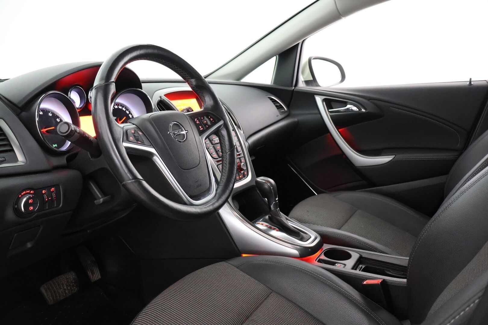 Opel Astra 2011 Astra 5-ov 1,4Turbo 103kw AT6 - Myydään  Huutokaupat.com - Vakkari | Ratinlämmitys | 2x renkaat 