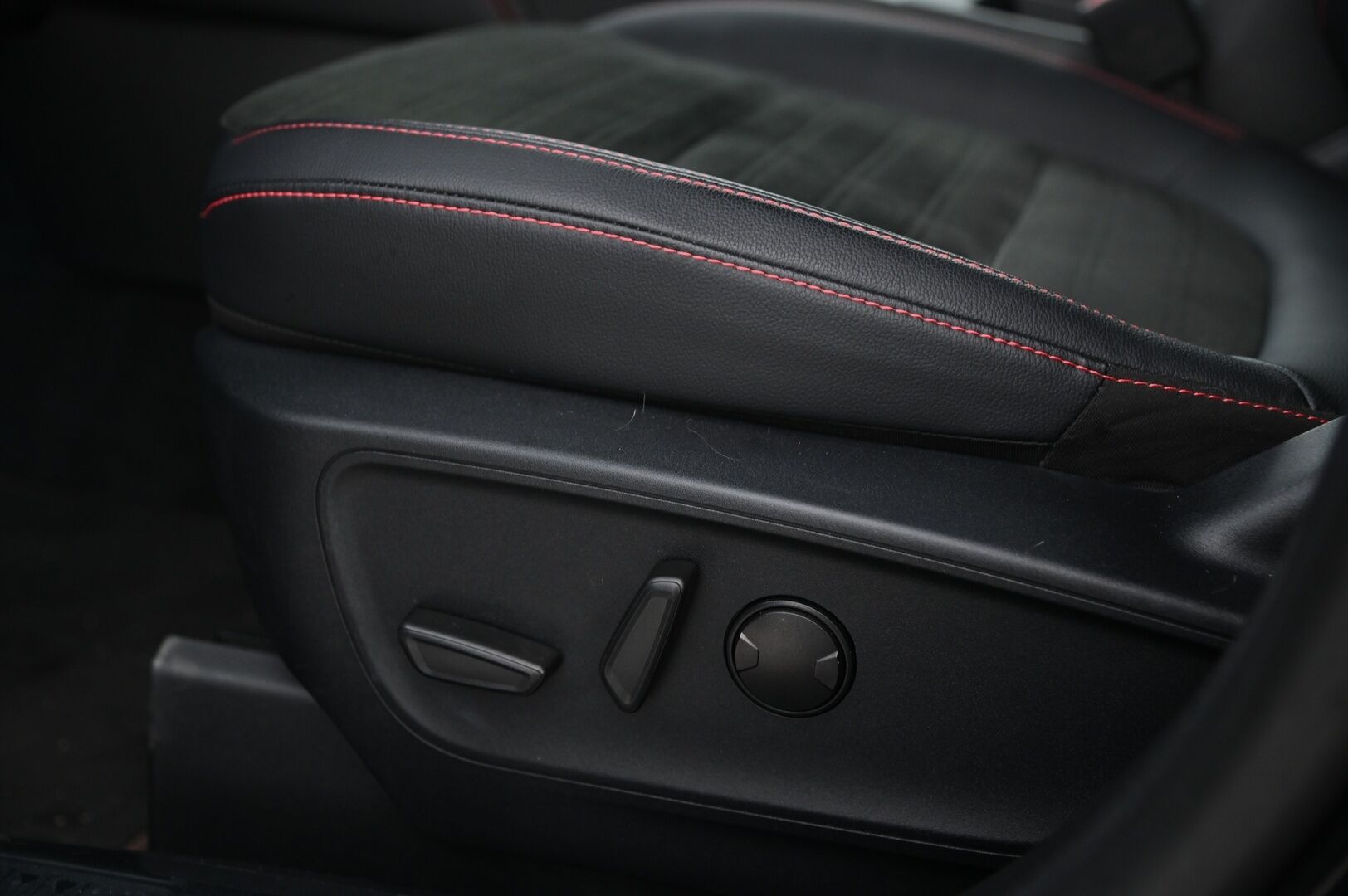 Ford Kuga 2023 2.5 Ladattava hybridi (PHEV) 225hv FWD ST-Line*B&O / ACC / P-kamera / Apple carplay* - *Juuri tullut / 2x renkaat ja vanteet / Todella siisti* - HULLUT AVAJAISHULINAT KORKOTARJOUS 3,29 %