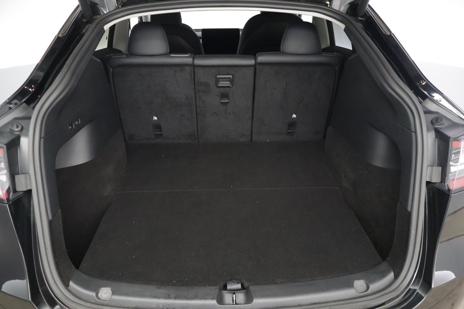 Tesla Model Y 2022 Long Range  * AMD Ryzen * AWD * 2 X RENKAAT SEKÄ VANTEET * - Autopilot / Lämpöpumppu / Premium Audio / Panorama / Matrix-LED / Tumma Nahkaverhoilu / 