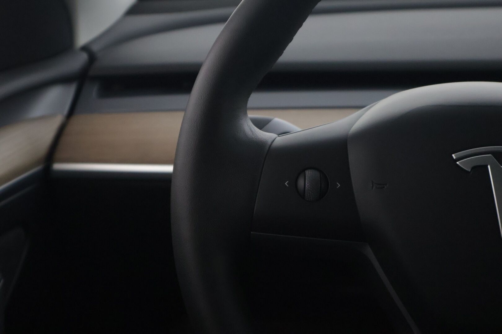 Tesla Model Y 2022 Long Range  * AMD Ryzen * AWD * 2 X RENKAAT SEKÄ VANTEET * - Autopilot / Lämpöpumppu / Premium Audio / Panorama / Matrix-LED / Tumma Nahkaverhoilu / 