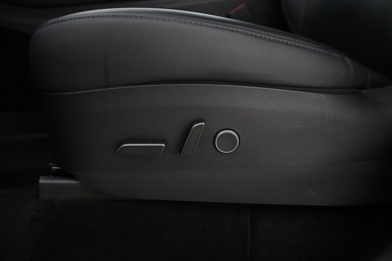 Tesla Model Y 2022 Long Range  * AMD Ryzen * AWD * 2 X RENKAAT SEKÄ VANTEET * - Autopilot / Lämpöpumppu / Premium Audio / Panorama / Matrix-LED / Tumma Nahkaverhoilu / 