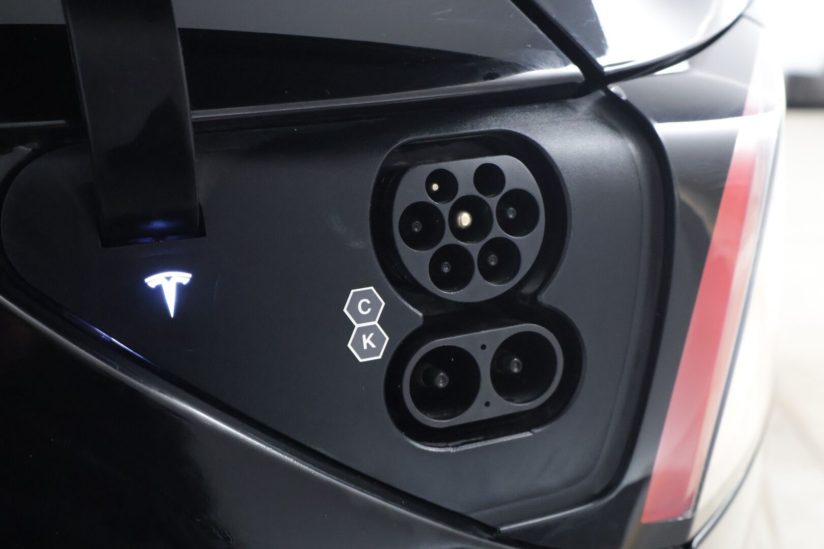 Tesla Model Y 2022 Long Range  * AMD Ryzen * AWD * 2 X RENKAAT SEKÄ VANTEET * - Autopilot / Lämpöpumppu / Premium Audio / Panorama / Matrix-LED / Tumma Nahkaverhoilu / 