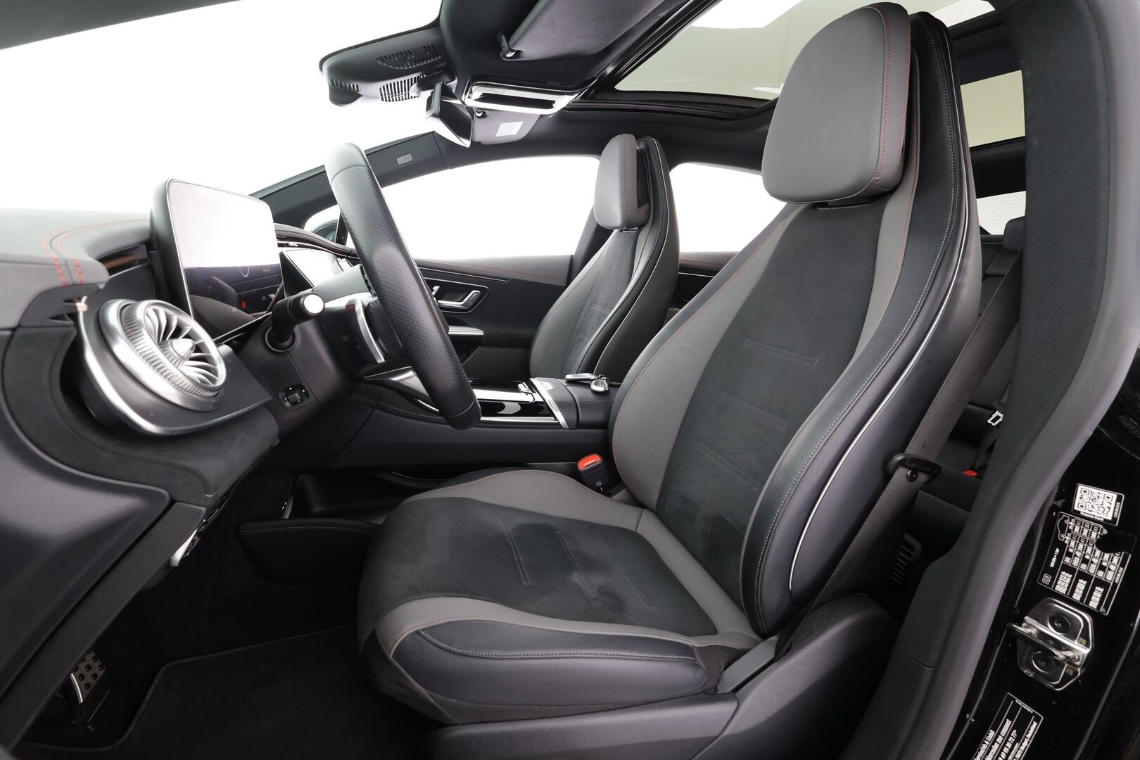 Mercedes-Benz EQE 2023 300 - | Distronic | Burmester | Muistipenkit | Panorama | High Performance audio | P.kamera | Puolinahat | Kahdet Renkaat | Koti & Kauppalaturi |