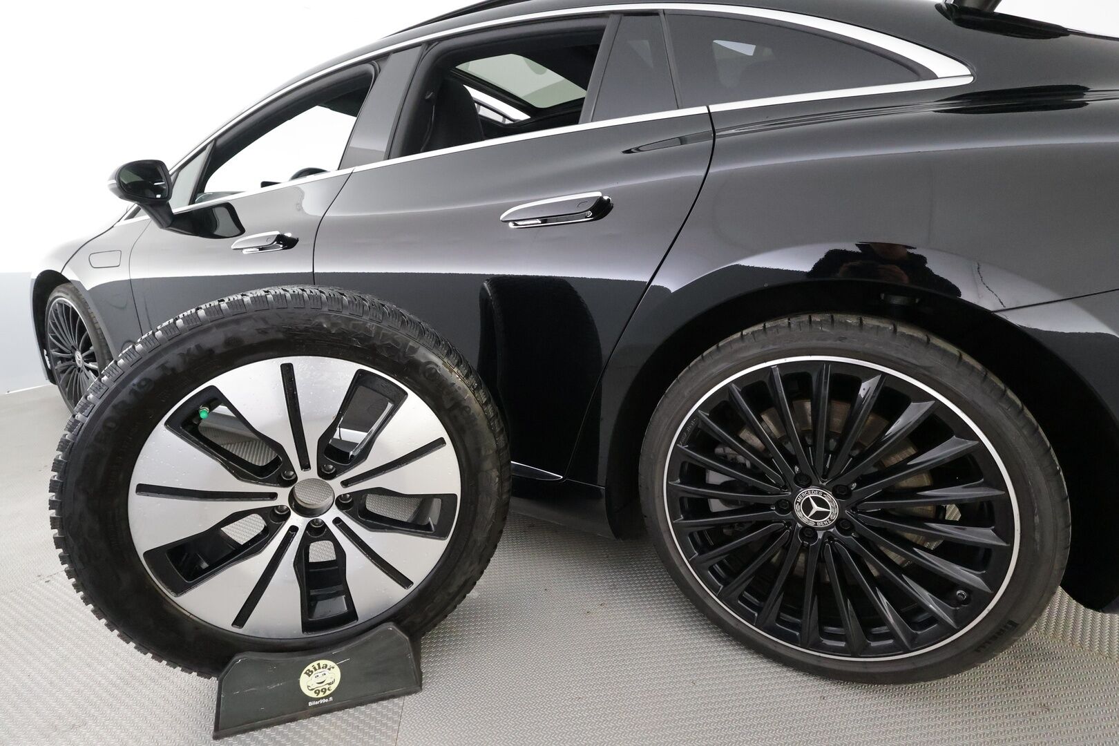 Mercedes-Benz EQE 2023 300 - | Distronic | Burmester | Muistipenkit | Panorama | High Performance audio | P.kamera | Puolinahat | Kahdet Renkaat | Koti & Kauppalaturi |