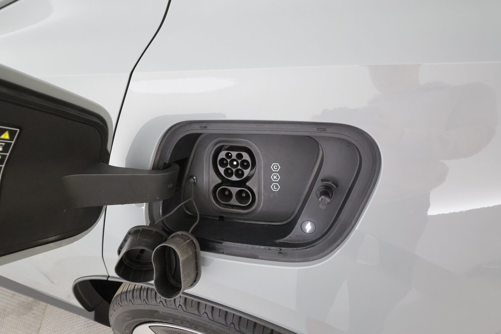 Volvo EX30 2024 Twin Performance Plus - | ACC | ILP | H&K | Pilot assist | BLIS | P.kamera | Sähk. takaluukku | Lämm. ratti | Akuston esilämmitys | 2x renkaat aluin | 