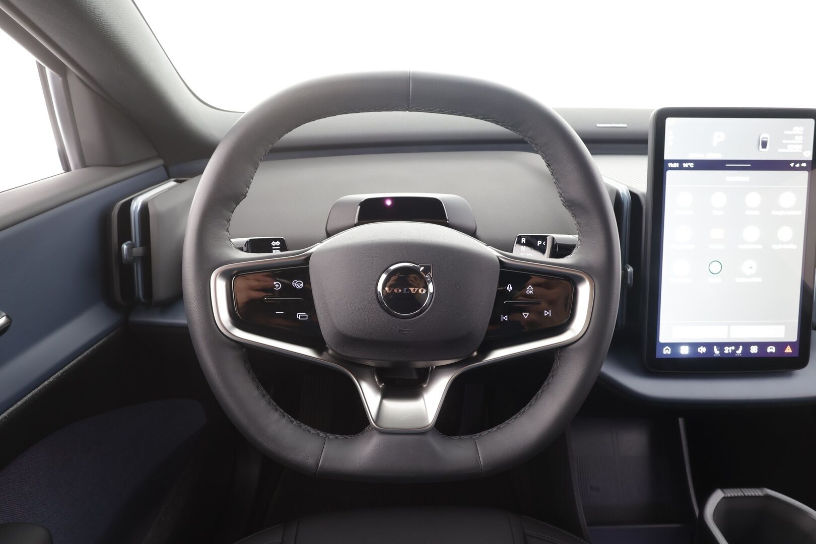 Volvo EX30 2024 Twin Performance Plus - | ACC | ILP | H&K | Pilot assist | BLIS | P.kamera | Sähk. takaluukku | Lämm. ratti | Akuston esilämmitys | 2x renkaat aluin | 