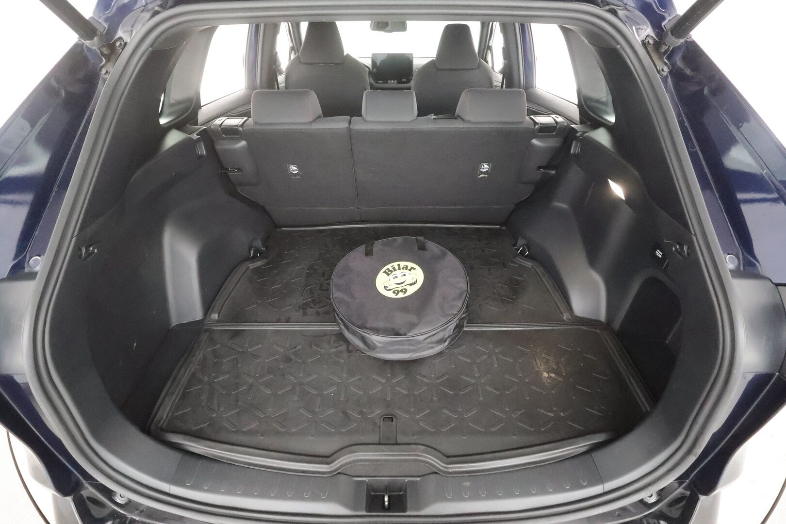 TOYOTA RAV4 PLUG-IN 2023 Hybrid 2,5 AWD-i Active Plus - | ACC | Koukku | Sähköpenkki | Facelift | Digimittaristo | P.kamera ja tutkat | Navi | Keyless | LED | Lämm. ratti | Sähk. takaluukku | ALV | 