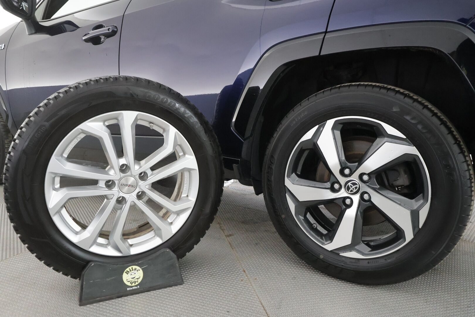 TOYOTA RAV4 PLUG-IN 2023 Hybrid 2,5 AWD-i Active Plus - | ACC | Koukku | Sähköpenkki | Facelift | Digimittaristo | P.kamera ja tutkat | Navi | Keyless | LED | Lämm. ratti | Sähk. takaluukku | ALV | 