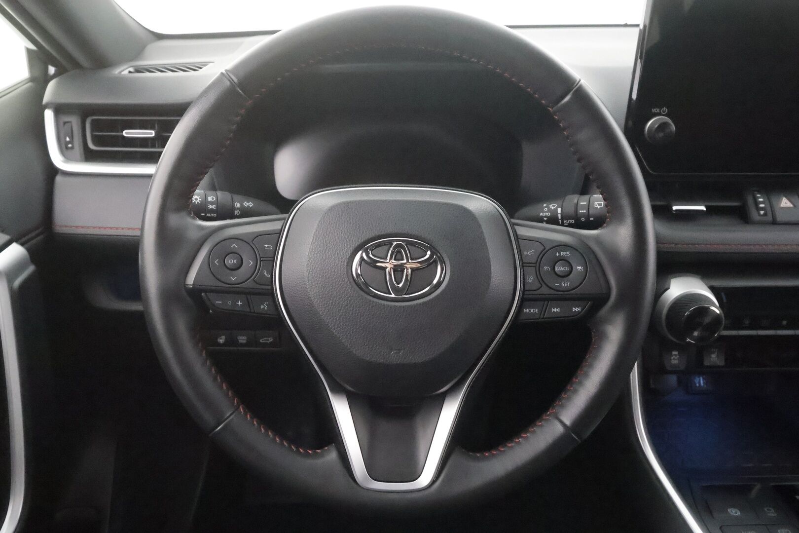 TOYOTA RAV4 PLUG-IN 2023 Hybrid 2,5 AWD-i Active Plus - | ACC | Koukku | Sähköpenkki | Facelift | Digimittaristo | P.kamera ja tutkat | Navi | Keyless | LED | Lämm. ratti | Sähk. takaluukku | ALV | 