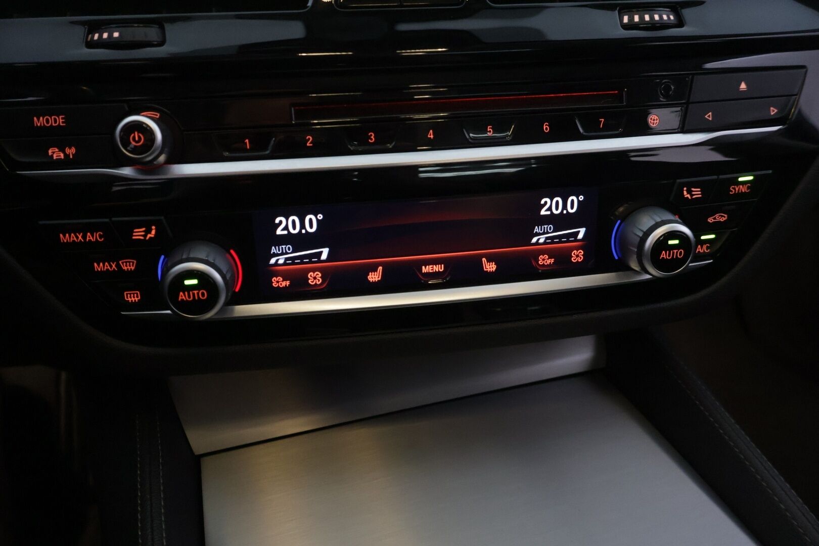 BMW 530 2019 G30 Sedan 530e A iPerformance Luxury Line - *HUD | Kattoluukku | Sport-penkit osasähkösäädöillä | Prof. Navi | P.kamera | Adapt. LED-ajovalot | 2x latauskaapelit | 2x renkaat & vanteet*