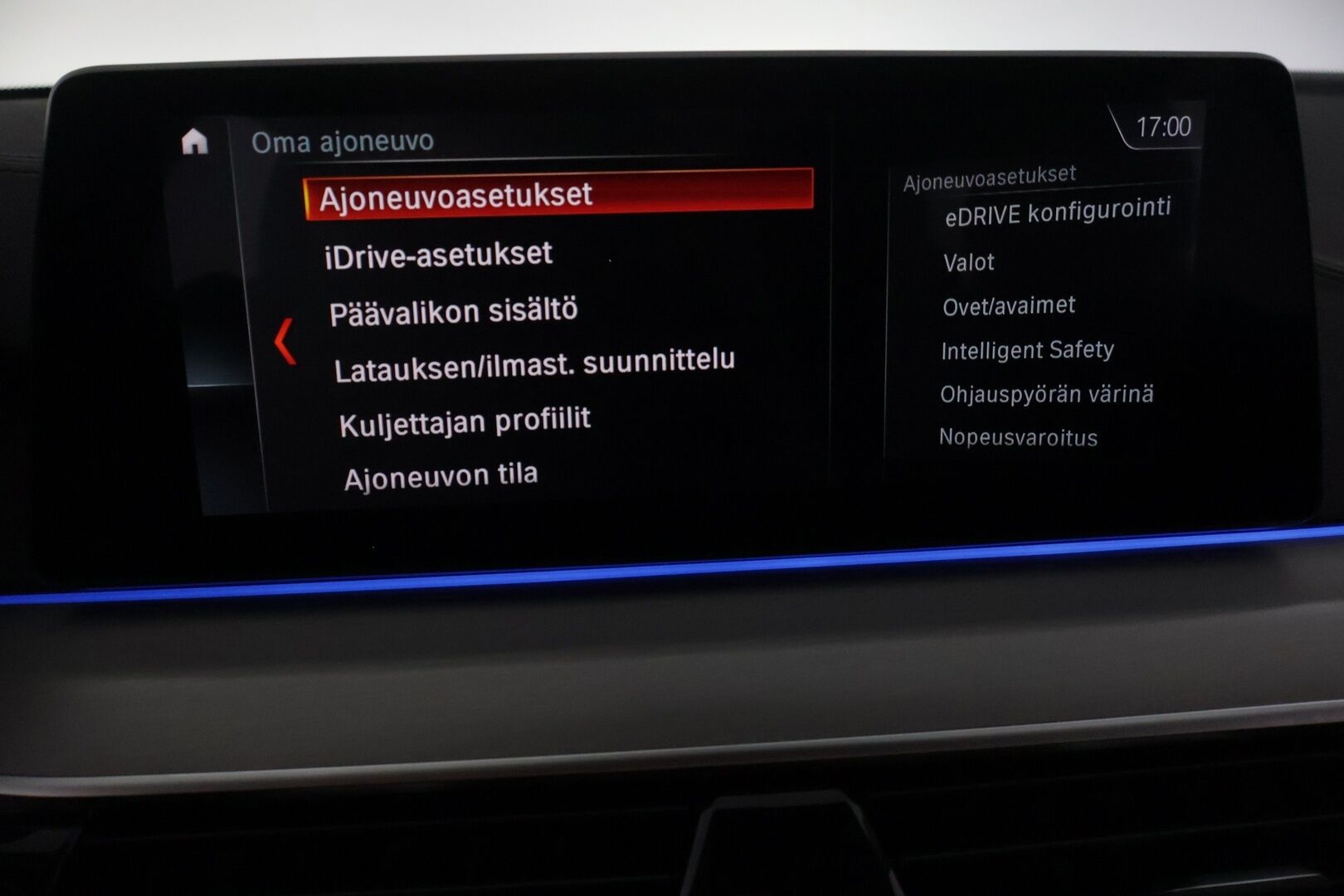 BMW 530 2019 G30 Sedan 530e A iPerformance Luxury Line - *HUD | Kattoluukku | Sport-penkit osasähkösäädöillä | Prof. Navi | P.kamera | Adapt. LED-ajovalot | 2x latauskaapelit | 2x renkaat & vanteet*