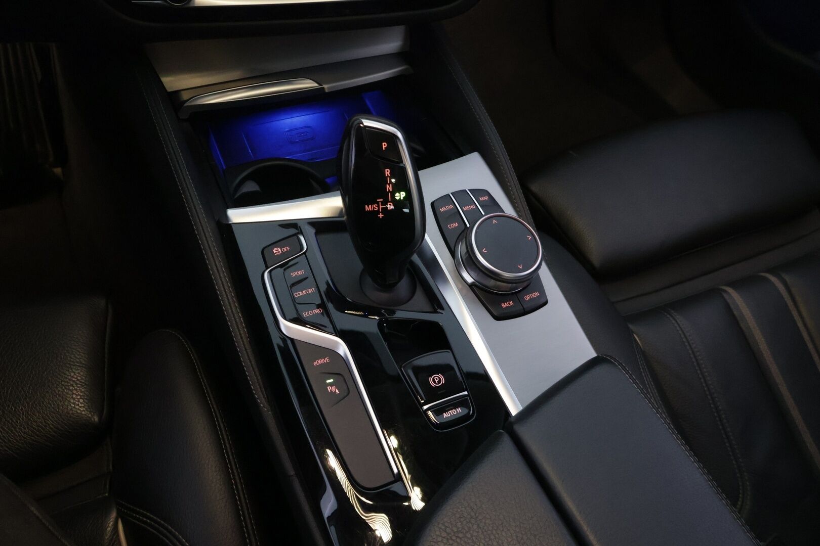 BMW 530 2019 G30 Sedan 530e A iPerformance Luxury Line - *HUD | Kattoluukku | Sport-penkit osasähkösäädöillä | Prof. Navi | P.kamera | Adapt. LED-ajovalot | 2x latauskaapelit | 2x renkaat & vanteet*