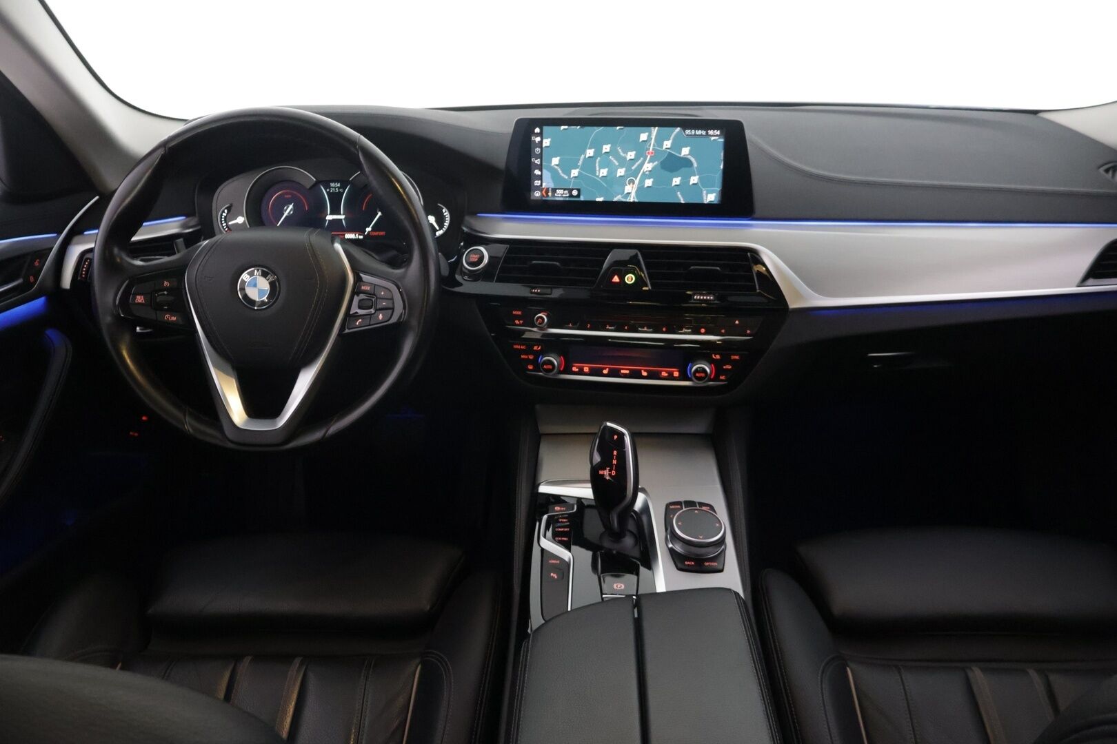 BMW 530 2019 G30 Sedan 530e A iPerformance Luxury Line - *HUD | Kattoluukku | Sport-penkit osasähkösäädöillä | Prof. Navi | P.kamera | Adapt. LED-ajovalot | 2x latauskaapelit | 2x renkaat & vanteet*