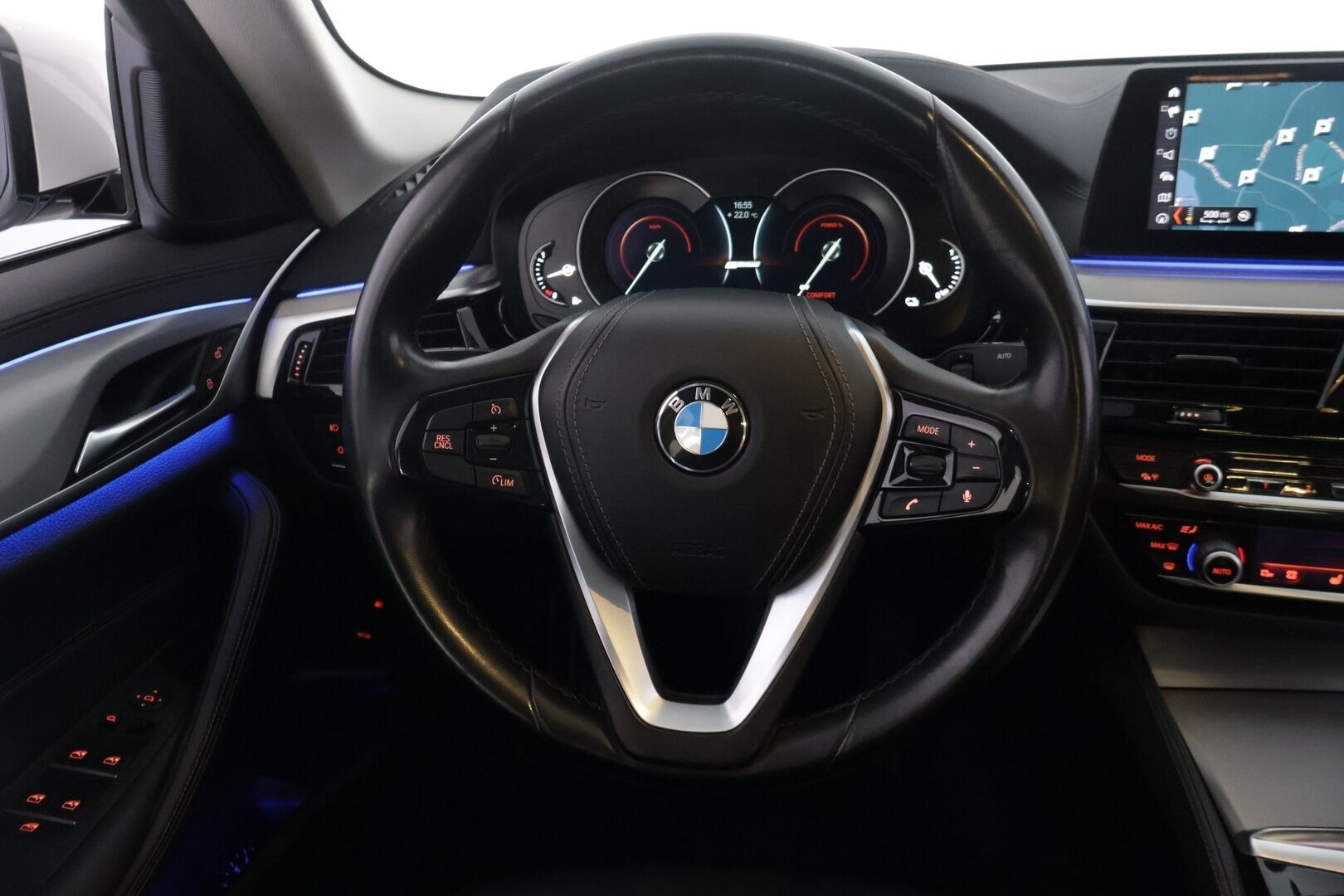 BMW 530 2019 G30 Sedan 530e A iPerformance Luxury Line - *HUD | Kattoluukku | Sport-penkit osasähkösäädöillä | Prof. Navi | P.kamera | Adapt. LED-ajovalot | 2x latauskaapelit | 2x renkaat & vanteet*