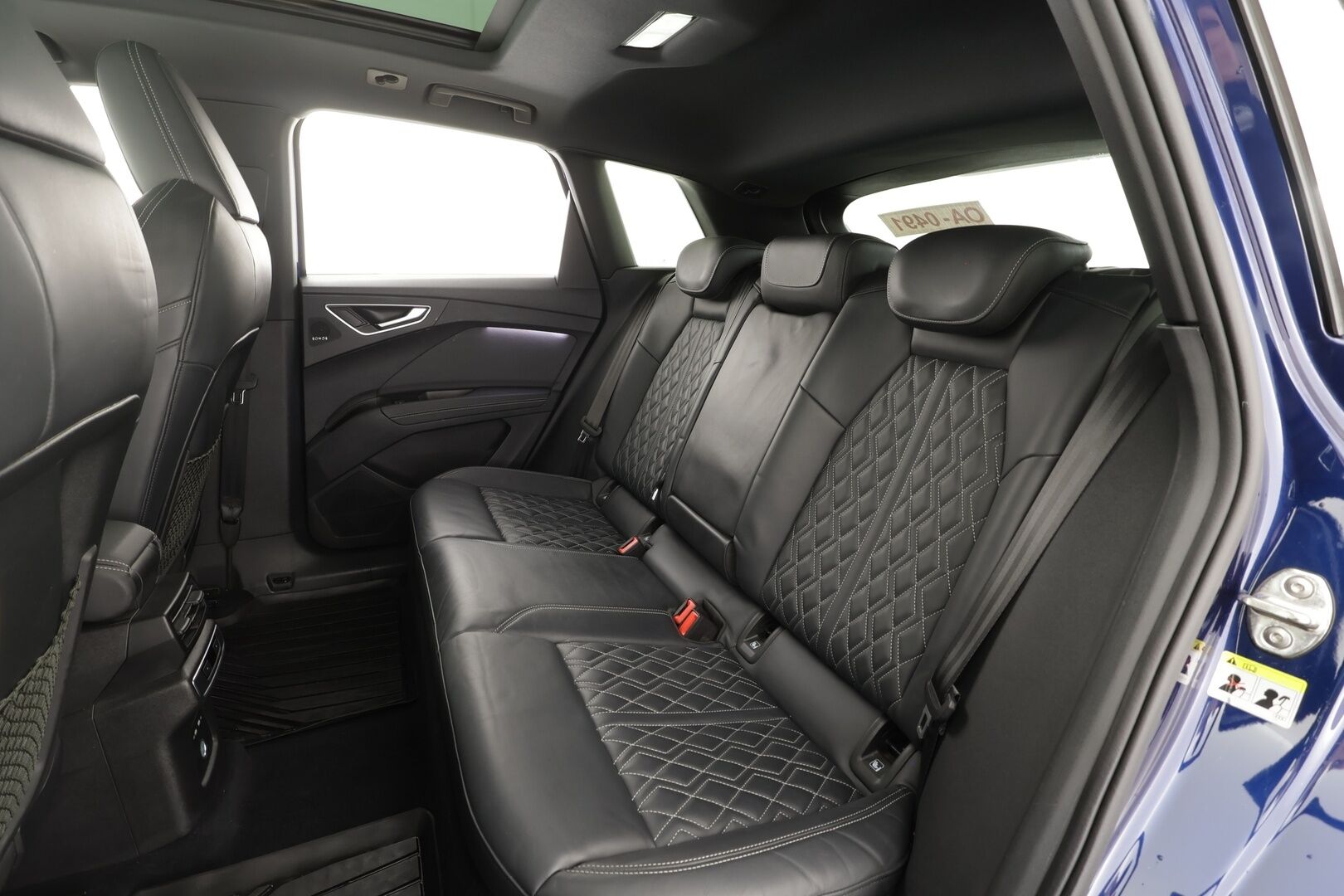 AUDI Q4 E-TRON 2022 50 e-tron quattro S Line * Lämpöpumppu / Vetokoukku / Panorama / Matrix LED / HUD / ACC / P-Kamera / Muistipenkki ** - Sonos Audio / Akku kuntotarkastettu / Merkkihuollot / Kahdet renkaat aluvanteilla / 2x Latauskaapelit