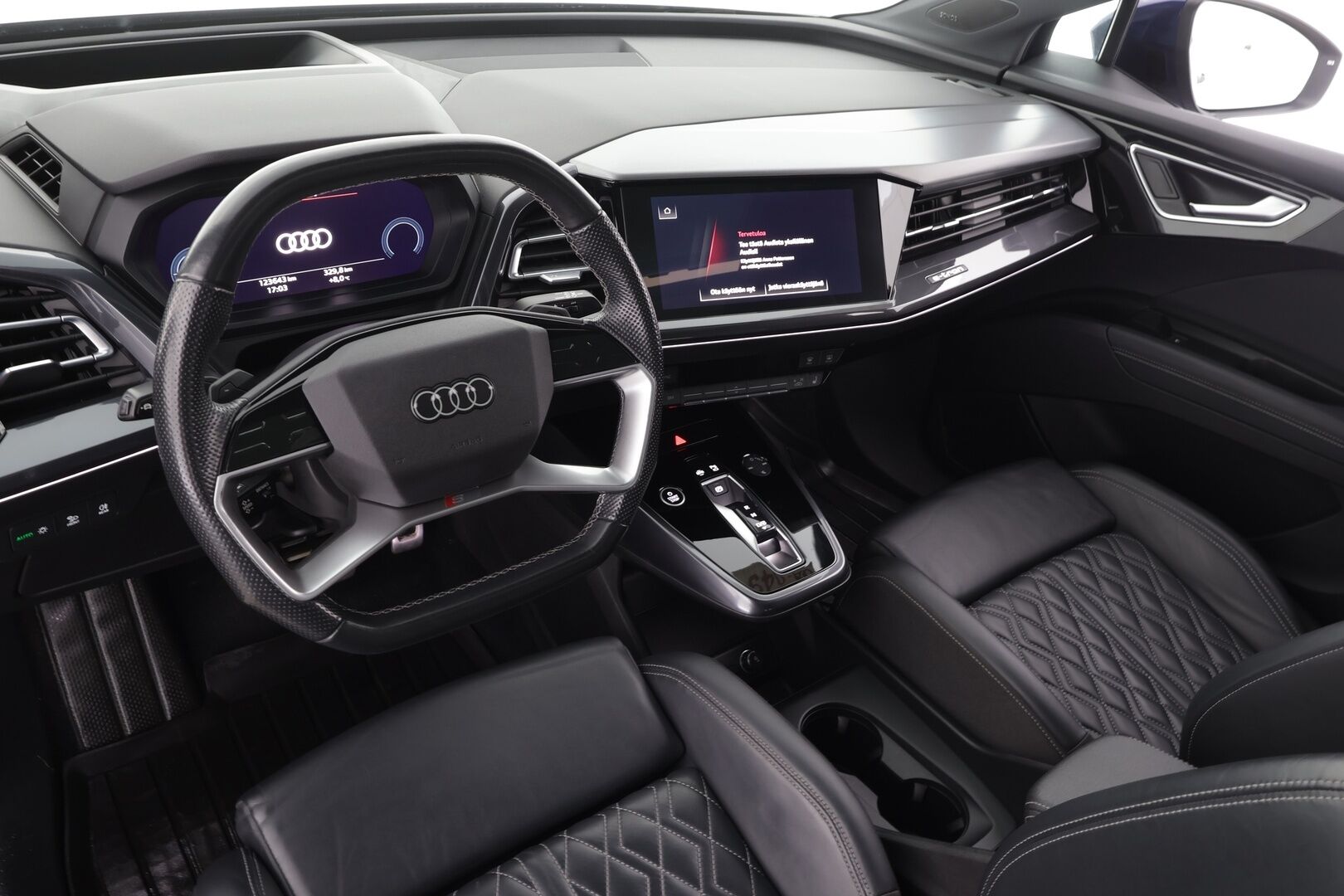 AUDI Q4 E-TRON 2022 50 e-tron quattro S Line * Lämpöpumppu / Vetokoukku / Panorama / Matrix LED / HUD / ACC / P-Kamera / Muistipenkki ** - Sonos Audio / Akku kuntotarkastettu / Merkkihuollot / Kahdet renkaat aluvanteilla / 2x Latauskaapelit