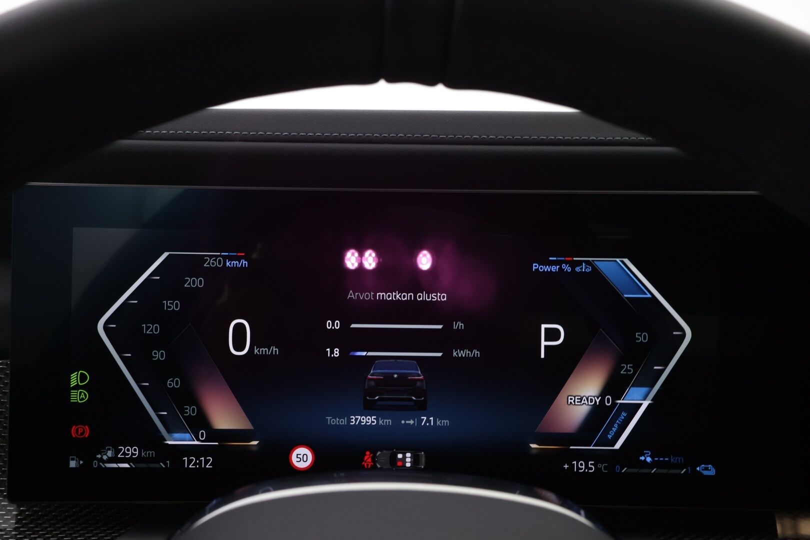BMW 750 2023 G70 Sedan 750e xDrive M-Sport - SkyLounge | B&W / HUD | Hieronta | Soft Close | ACC | DAP | Connoisseur | Nelipyöräohjaus | IconicGlow | Supervarusteltu | HARVOIN TARJOLLA!