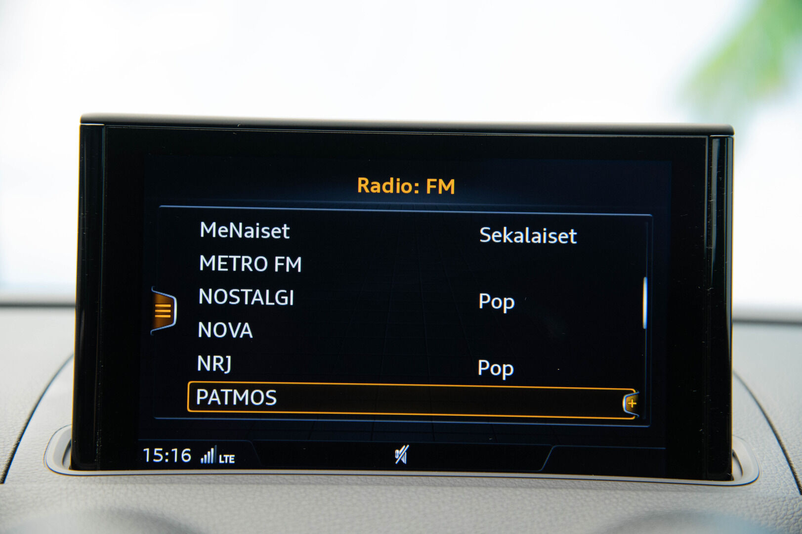 Audi A3 2018 e-tron Sportback 1,4 TFSI S tronic *Sporttipenkit / Flatbottom / MMI Navi / Tutkat* - Sporttipenkit | Flatbottom | Digimittaristo | MMI Navi | P.Tutkat | Lohko | 2x Alut